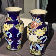 Pair of Dien Thao cobalt blue vases, 20th century.