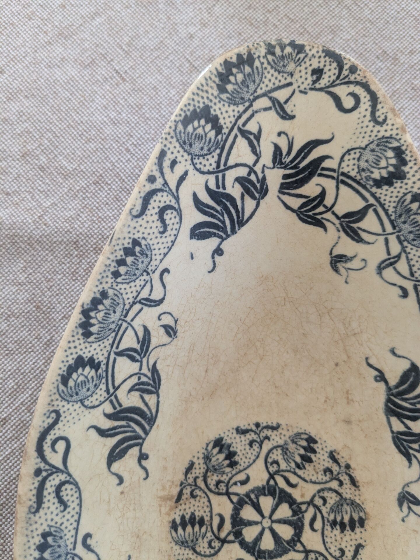 Two Sarreguemines Roxane dishes.