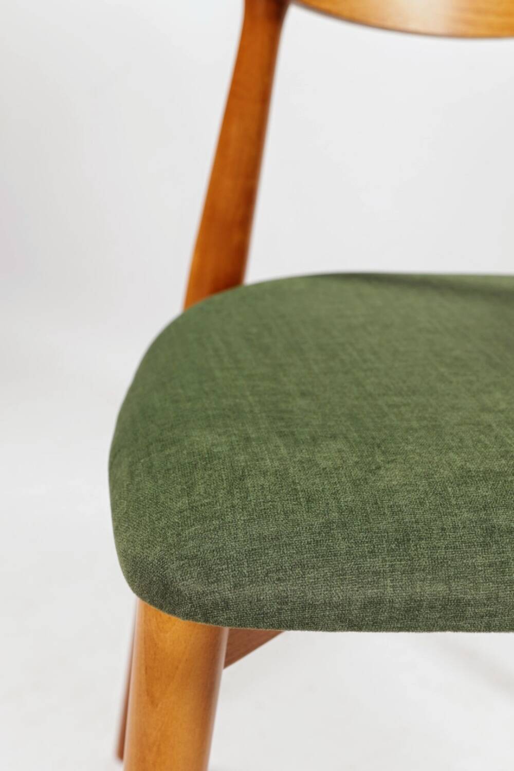 Scandinavian design dining room chairs in green velvet, set of 4