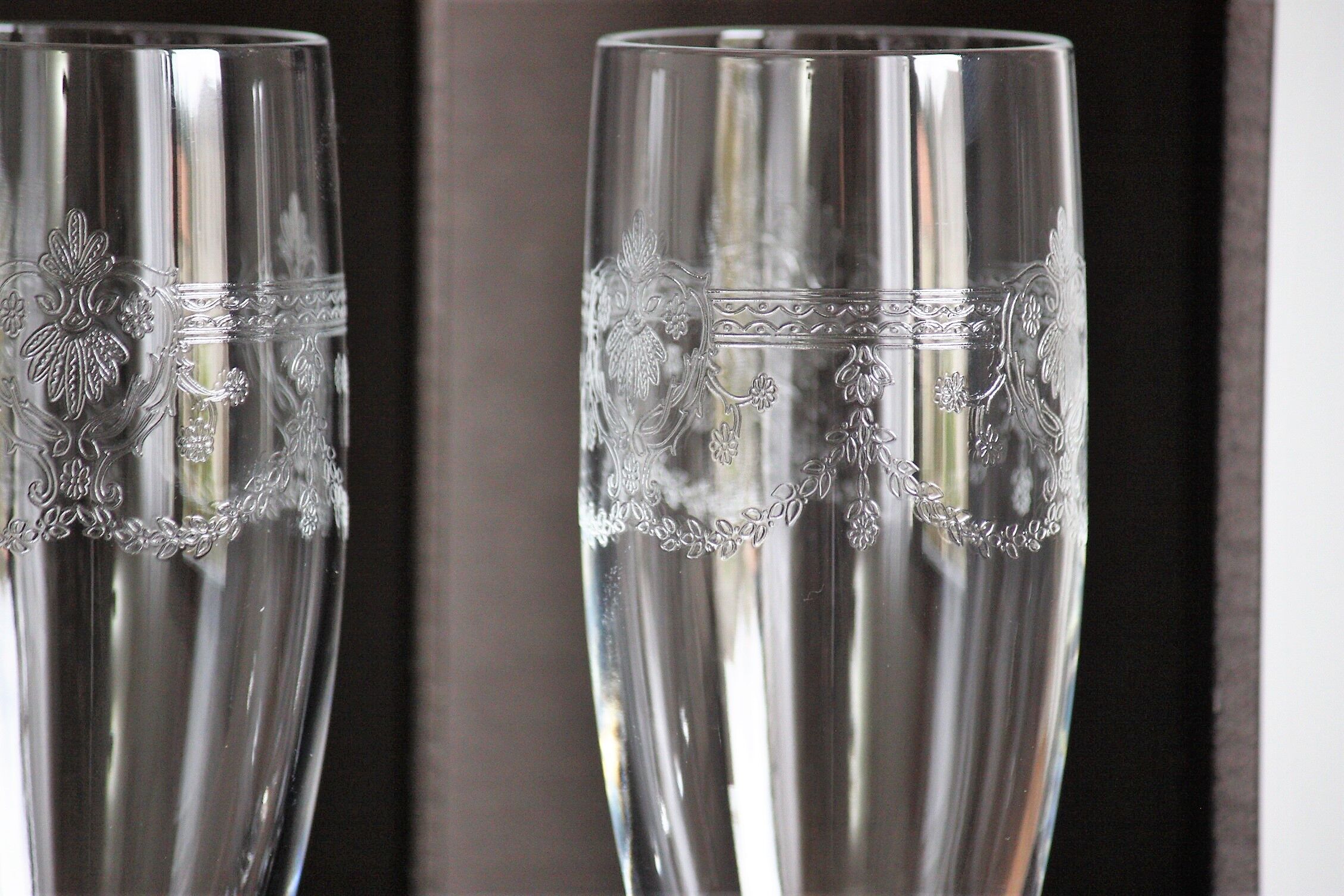 2 crystal champagne flutes of engraved arches