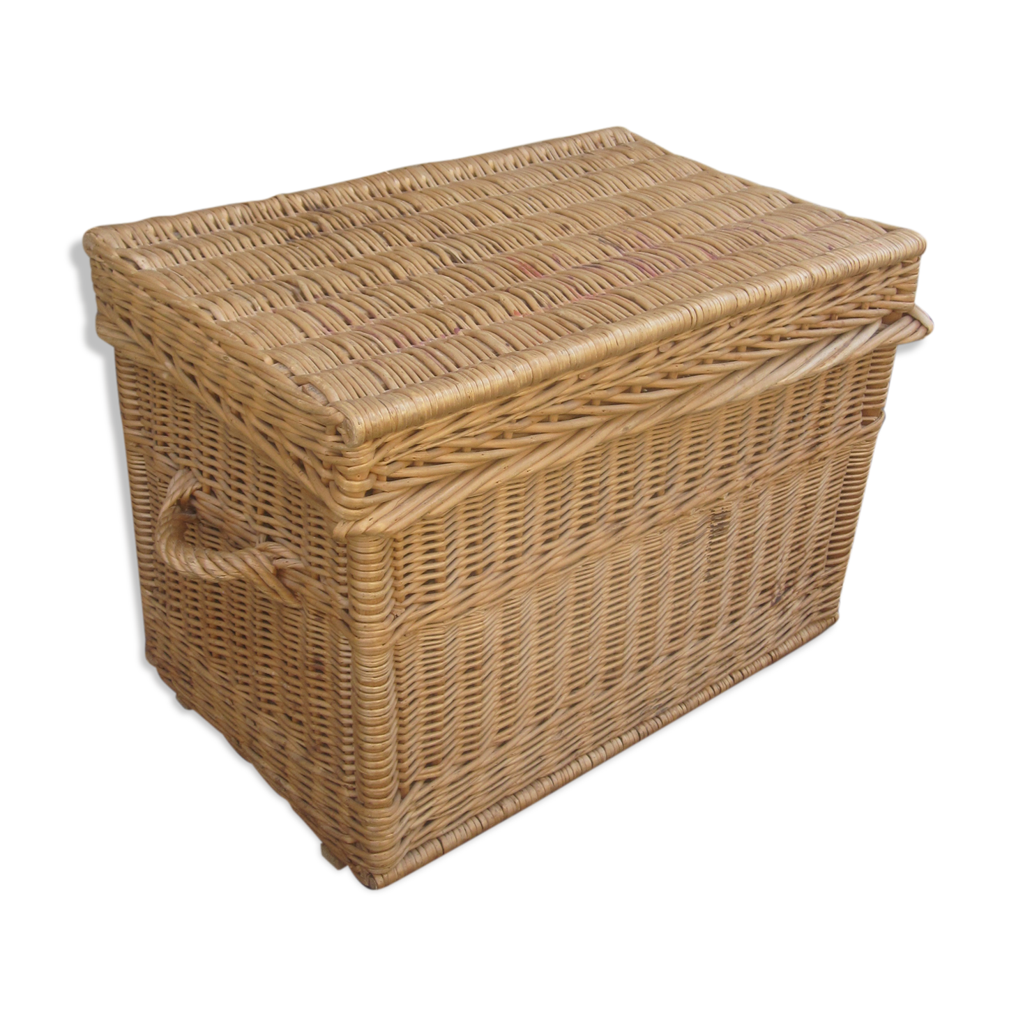 Wicker travel trunk