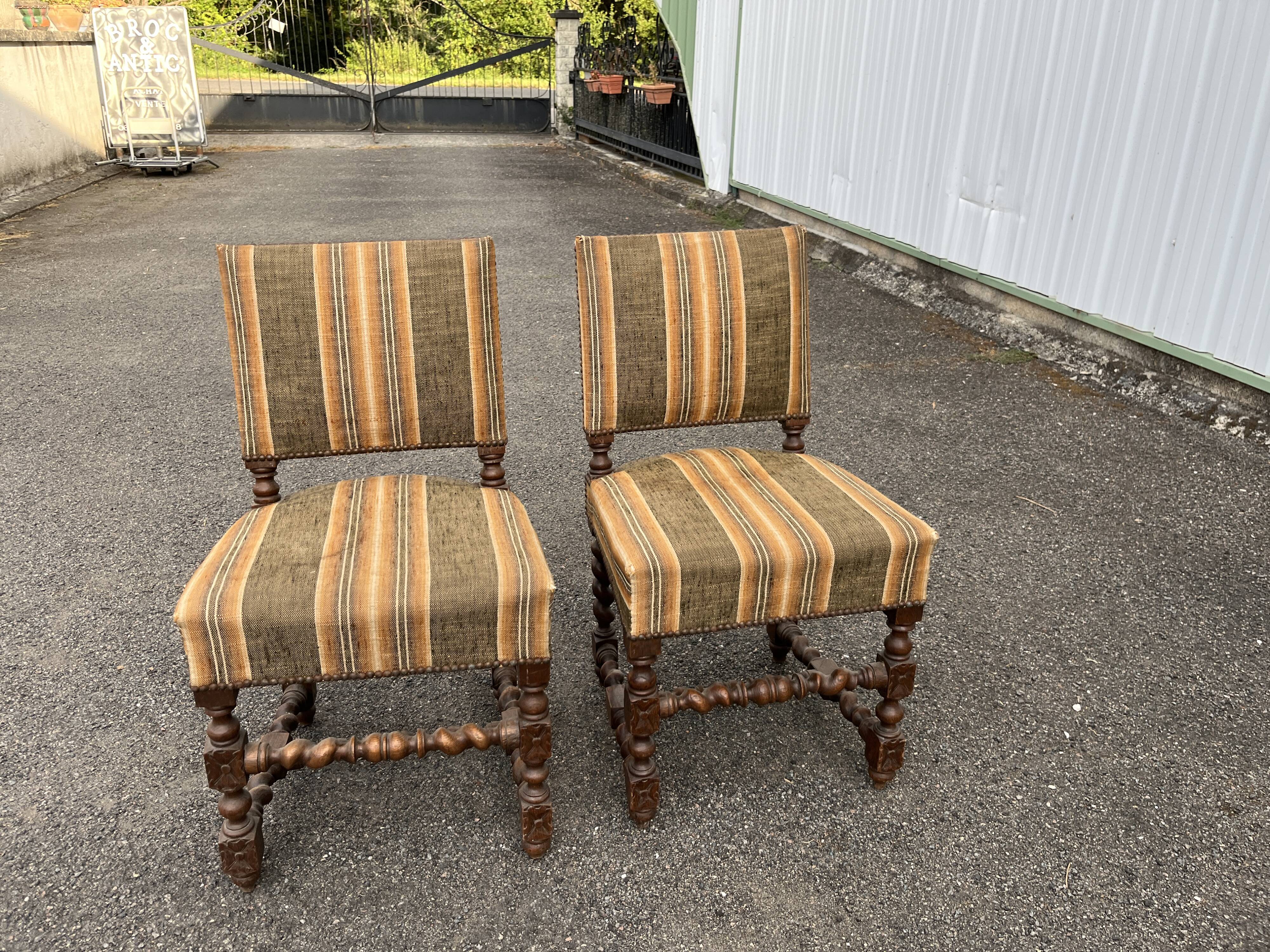 Paire de chaises anciennes style Louis XIII à pieds torsadés