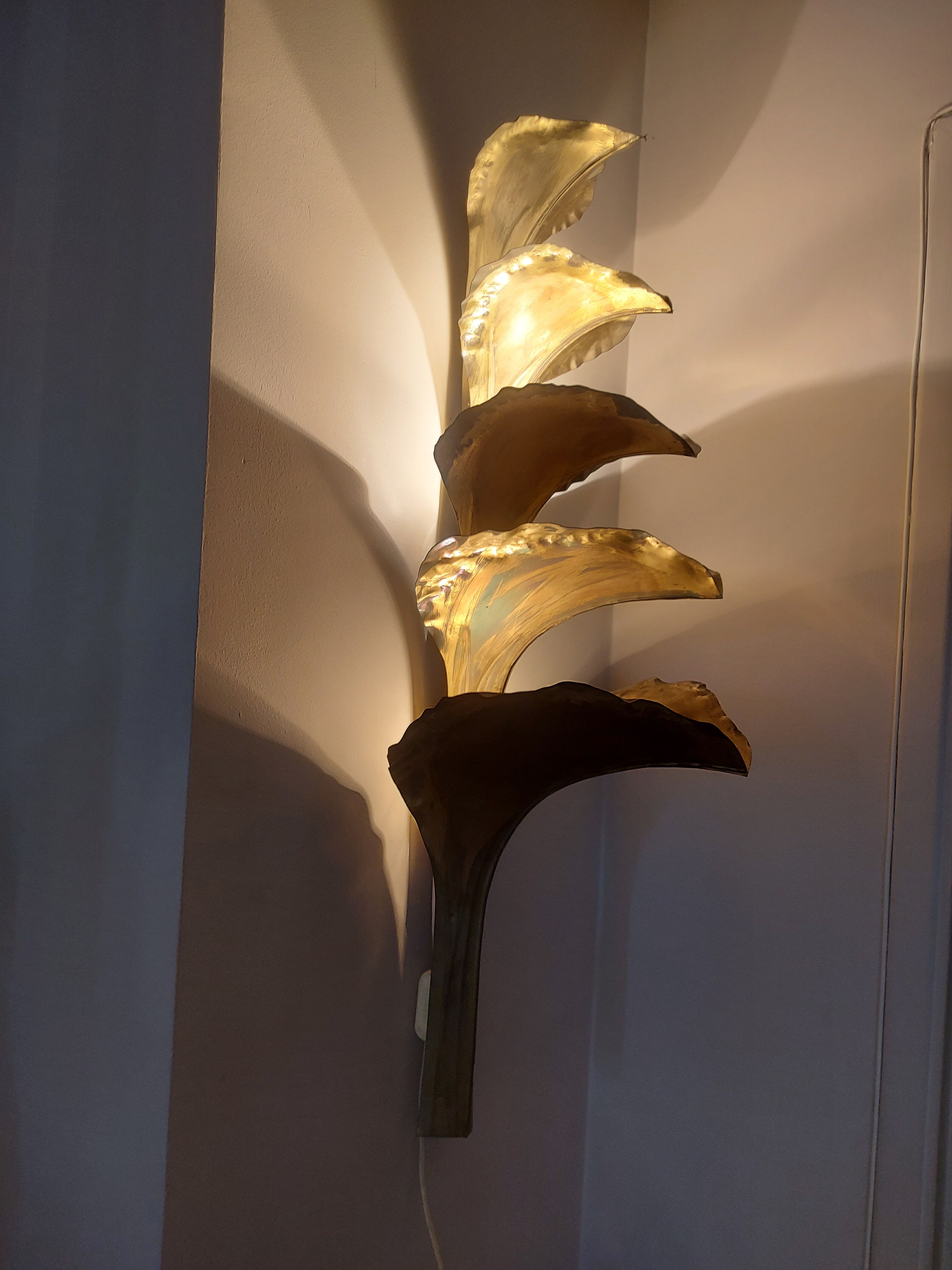 Wall lamp design in gilded metal, leaf décor
