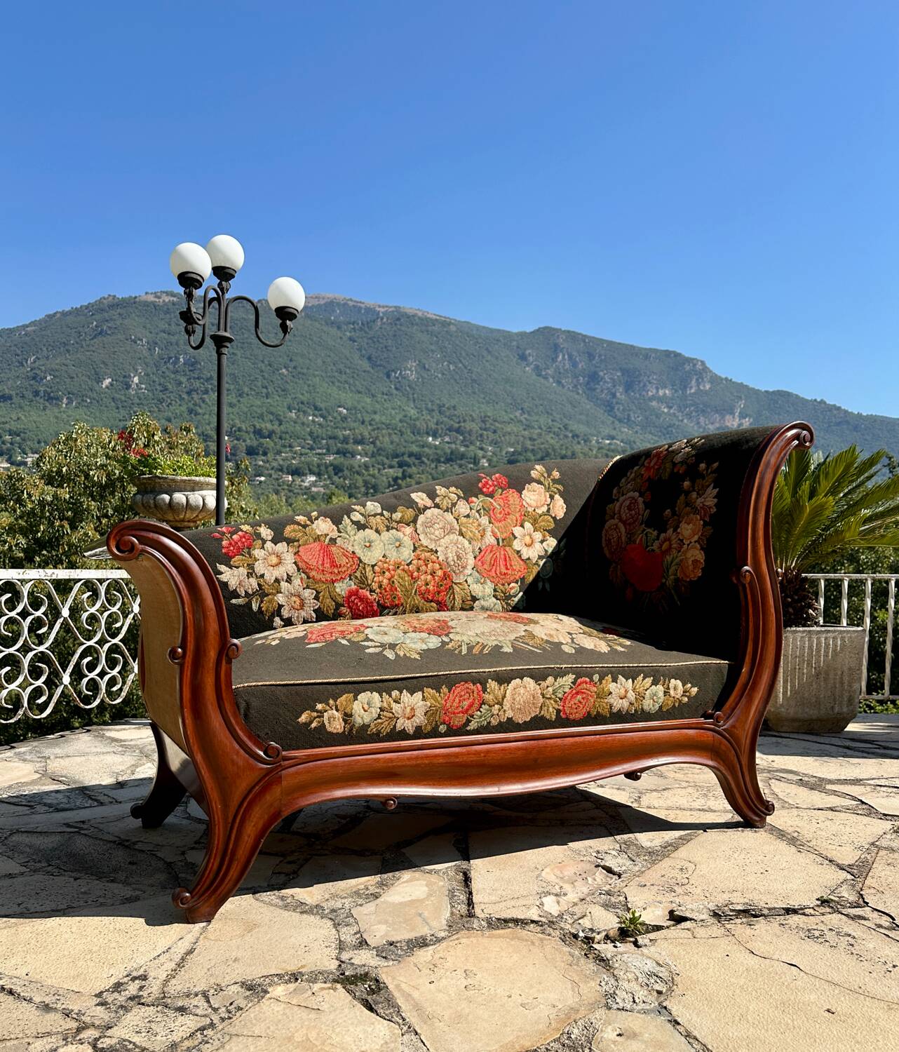Small Meridian in solid mahogany from the 19th century Restoration period