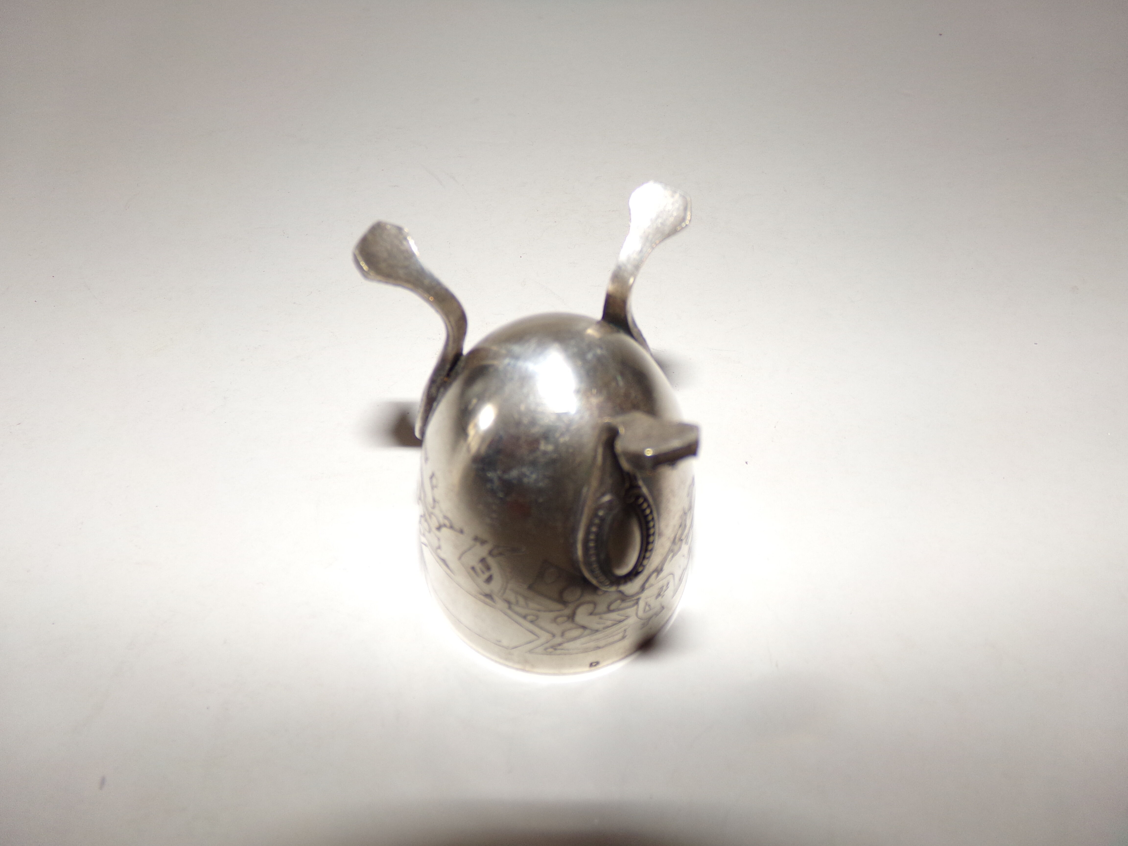 Egg cup to 3 feet