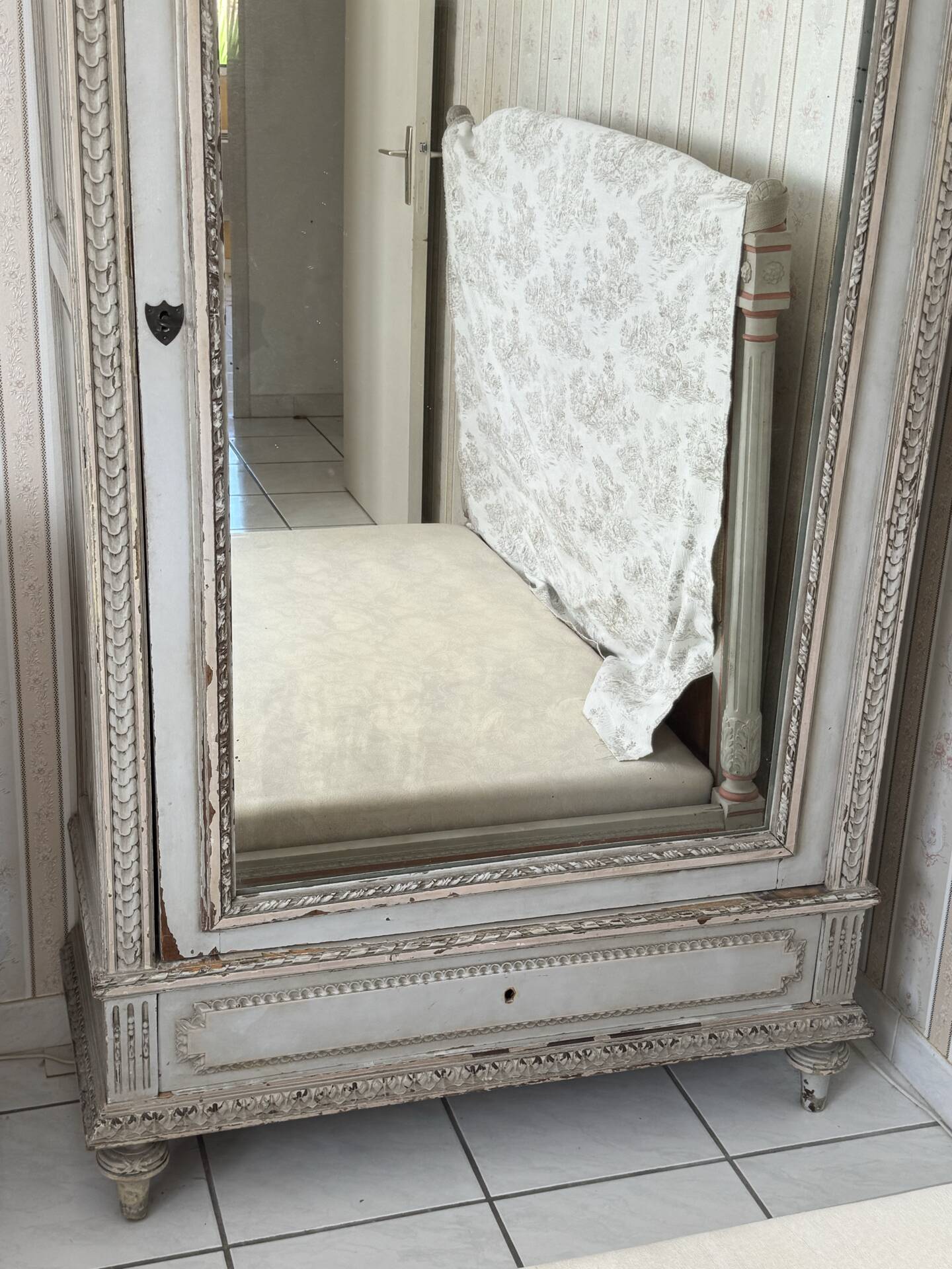Tall antique wardrobe Hopilliart & Leroy
