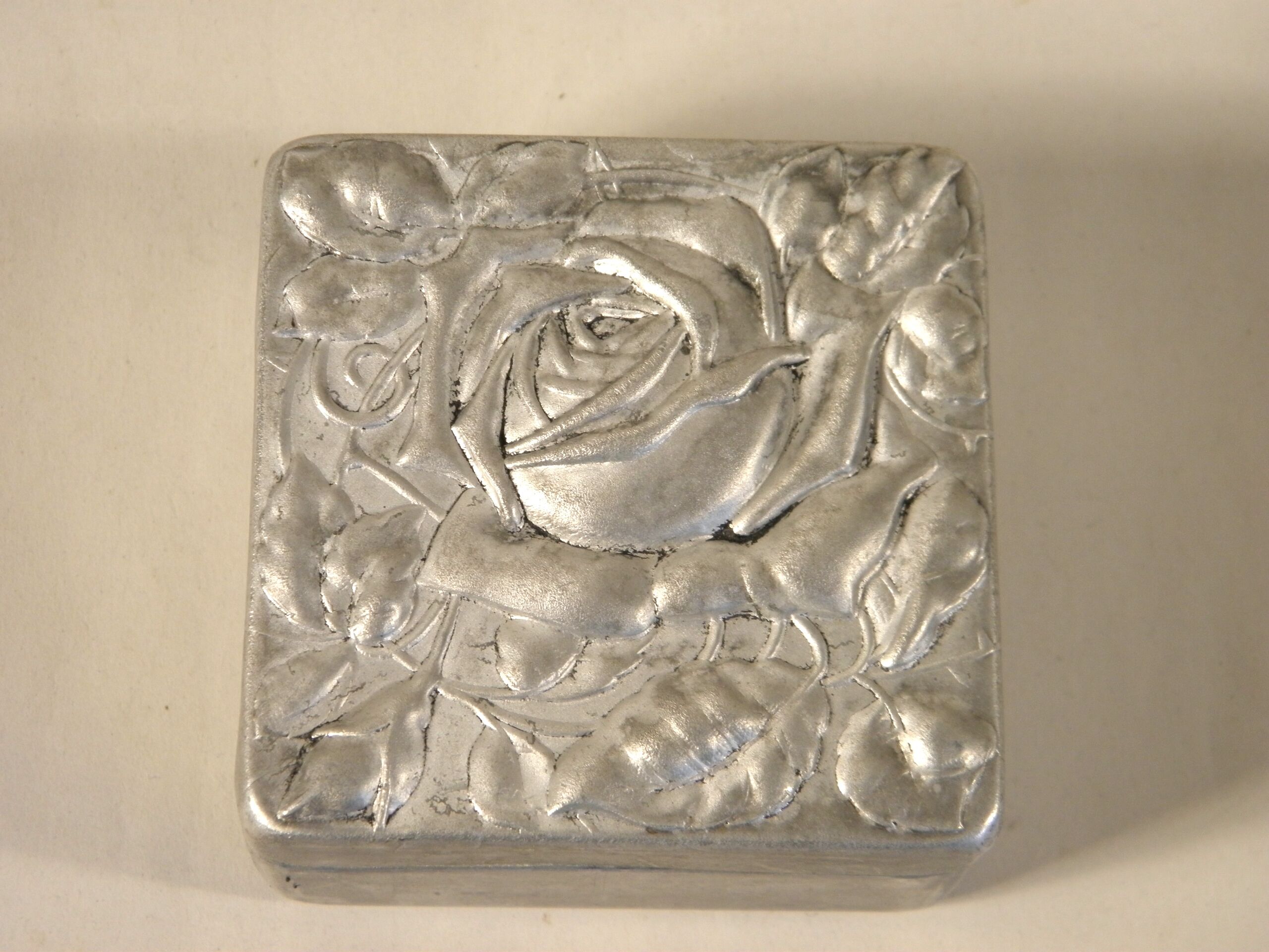 Metal box years 30 7 x 7 cm