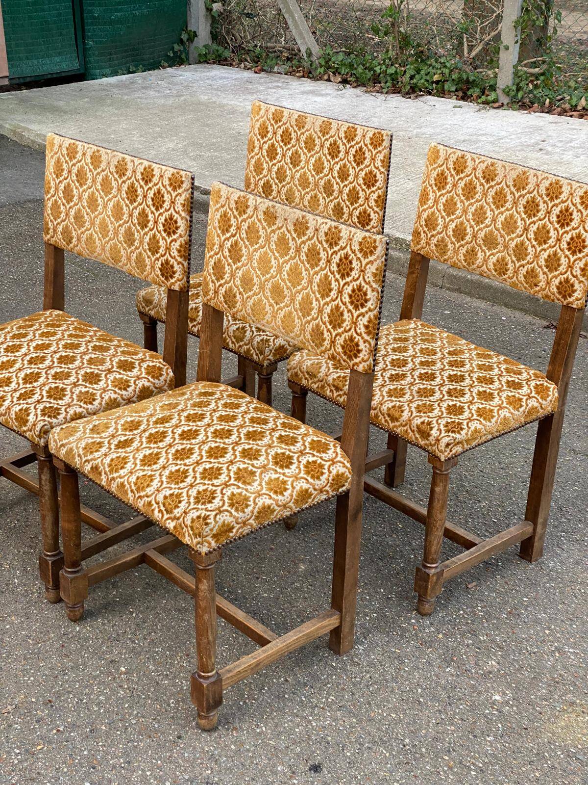 4 Henri II chairs in solid wood and yellow-beige velvet.