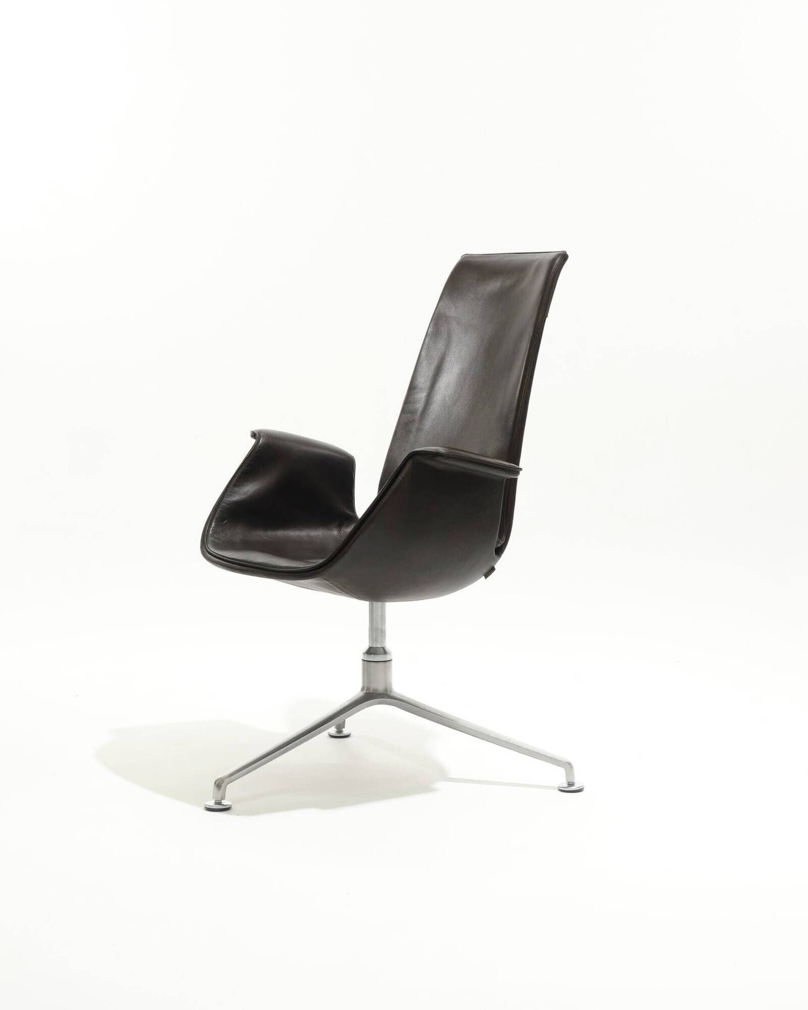 PAIR OF FK 6725 LEATHER ARMCHAIRS, KNOLL, FABRICIUS & KASTHOLMON, 1960s