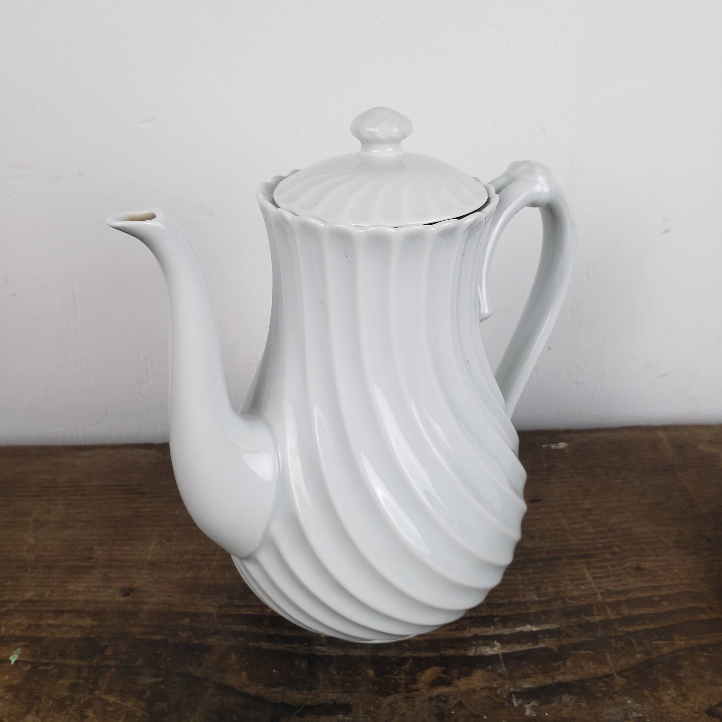 Limoges porcelain tea service, Haviland house, Cote Torse model