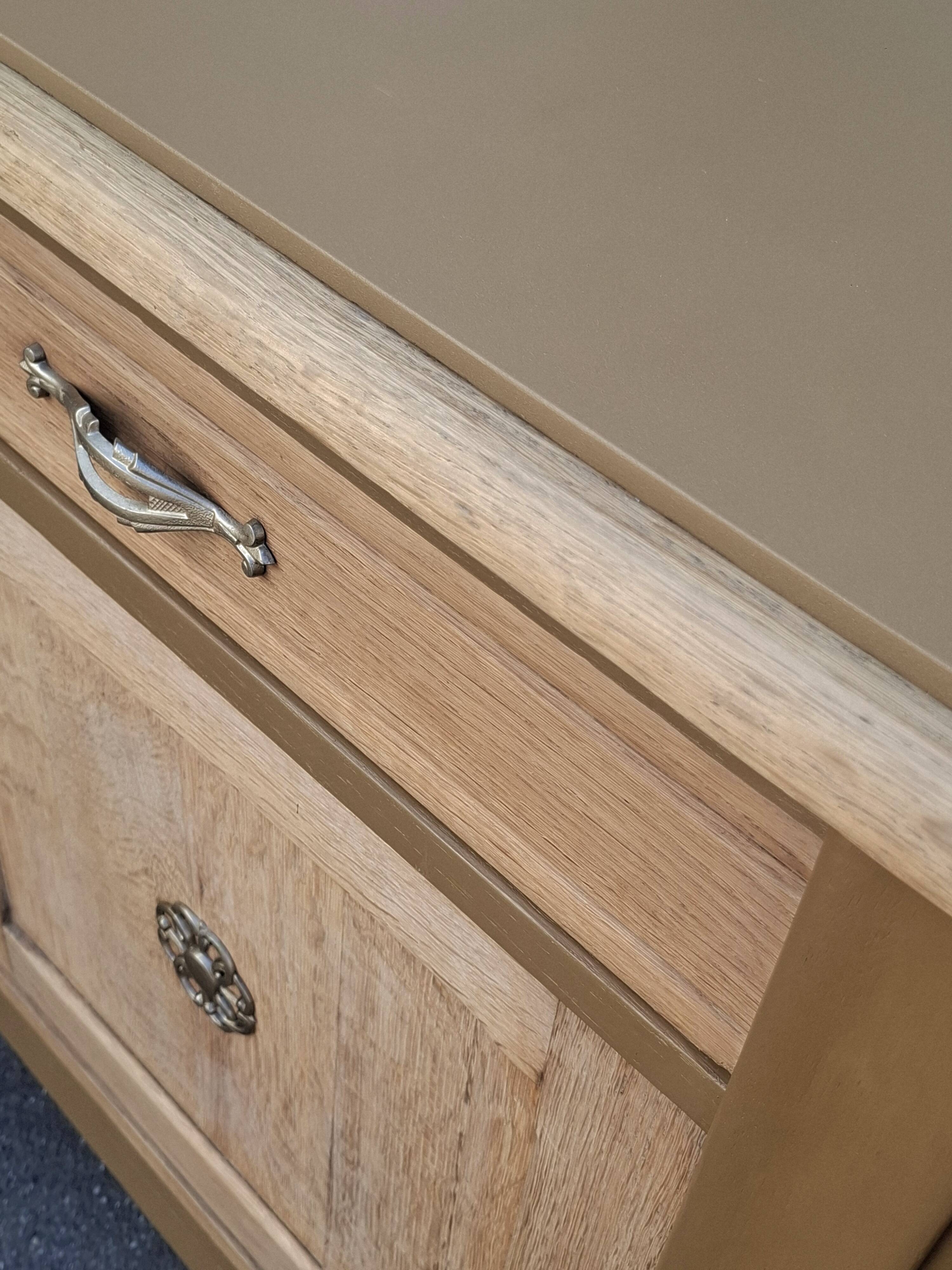 Art deco buffet in solid oak and ochre.