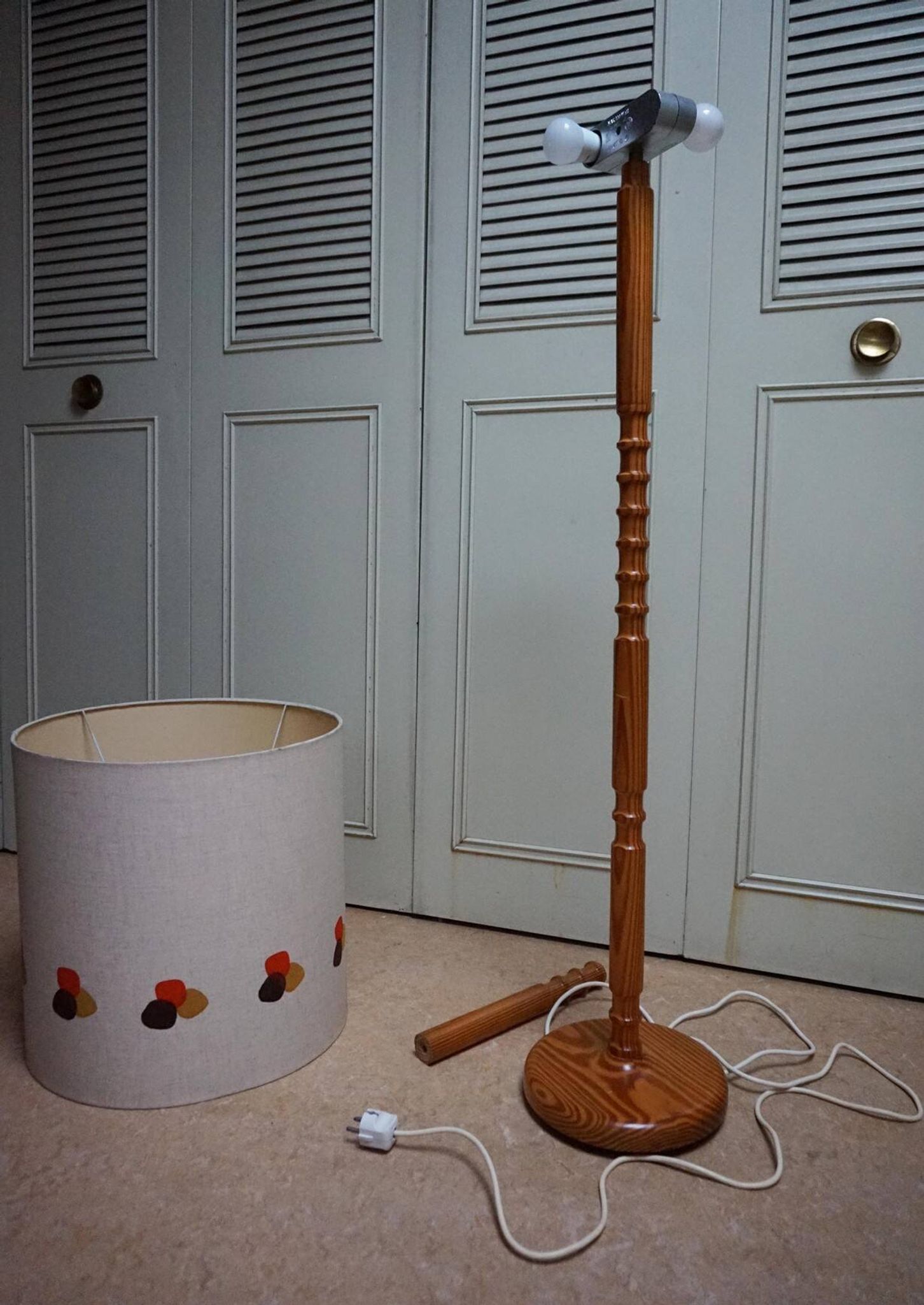 Lampadaire en pin scandinave du milieu du siècle par Temde, années 1960