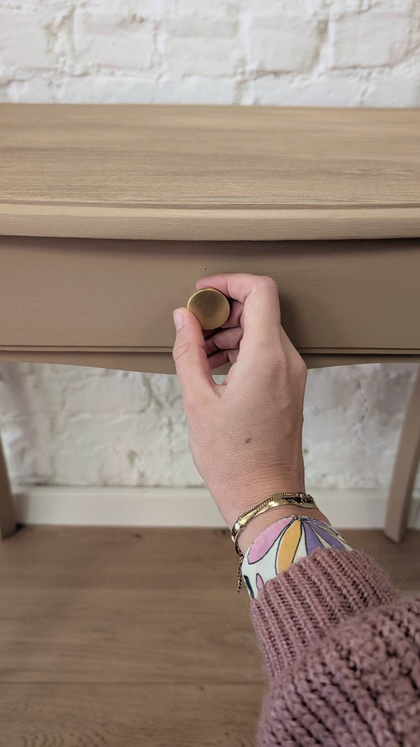 Joli bureau vintage rénové rose poudré