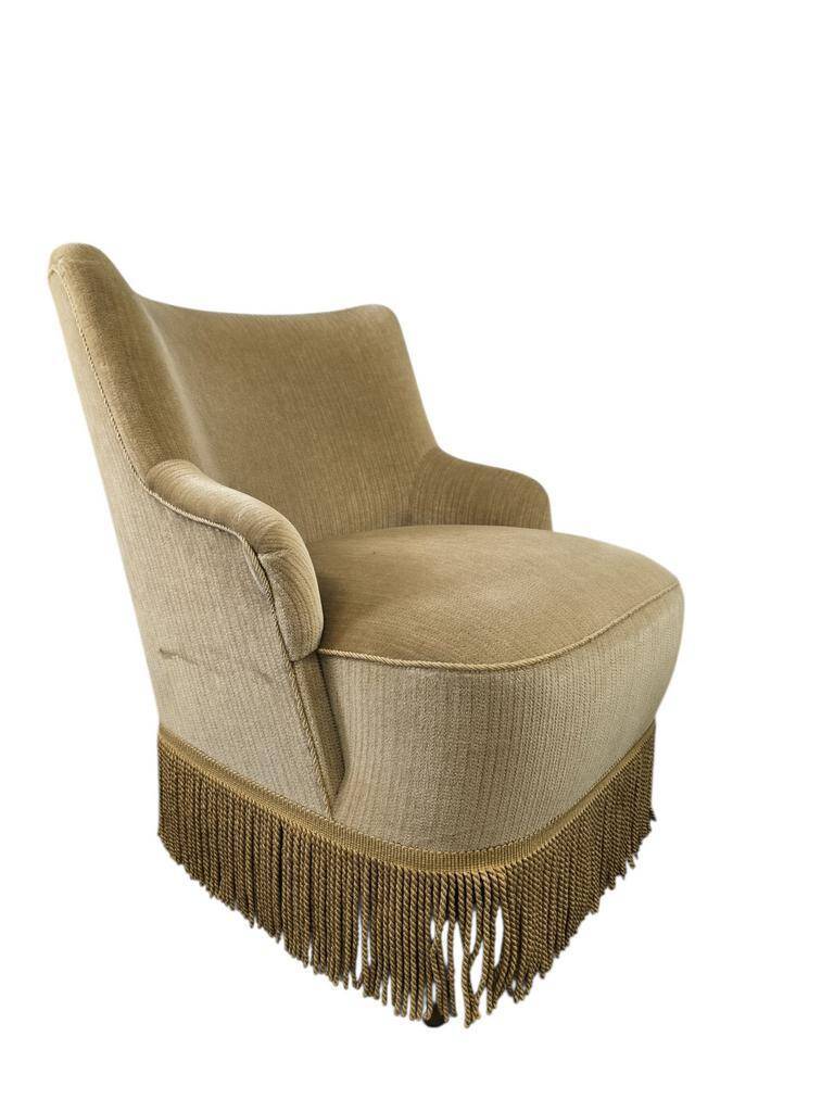Set of 2 vintage 'gold' armchairs with fringes.