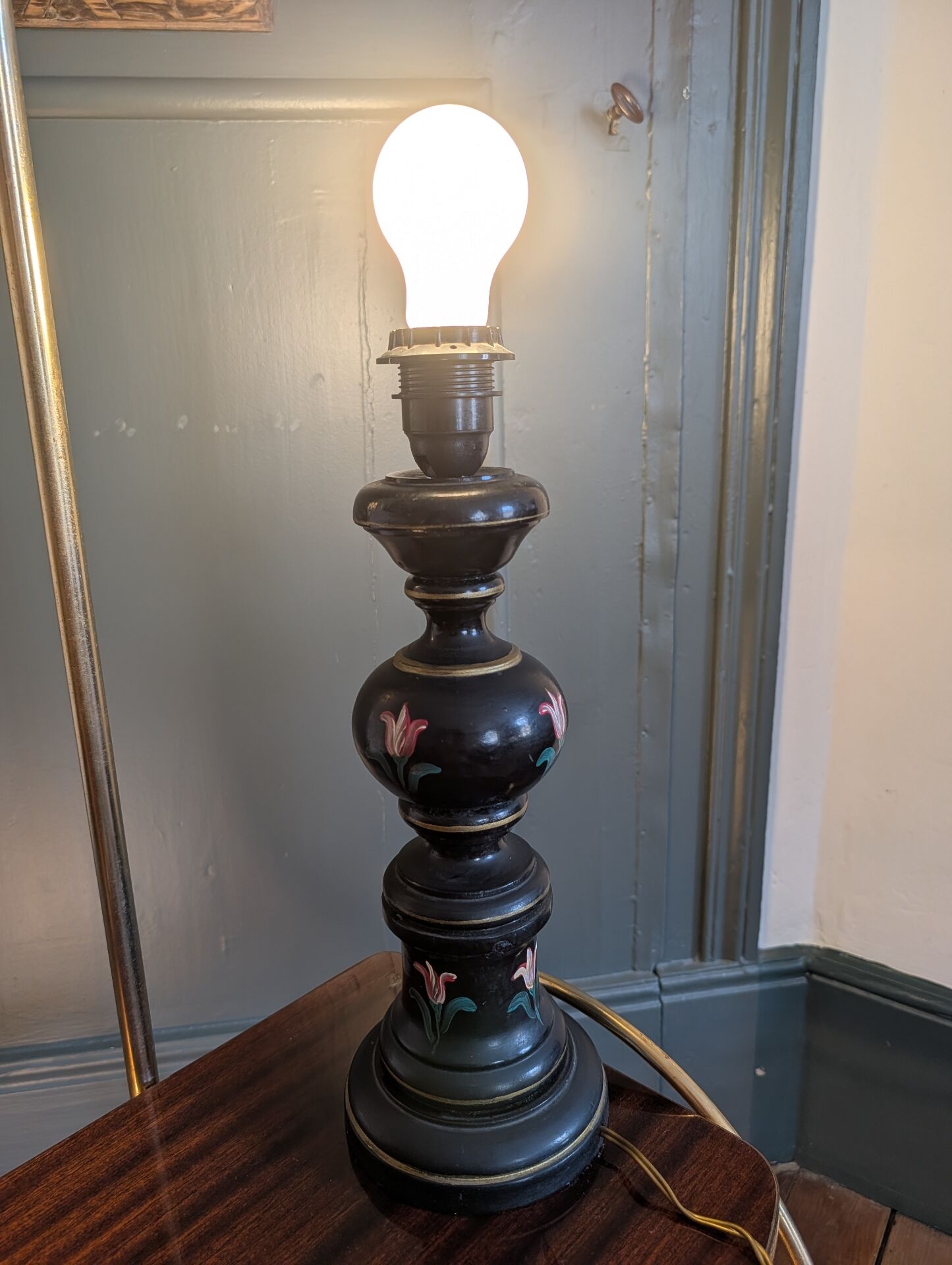 Black turned wooden lamp base – painted floral decoration – 1950s/60s