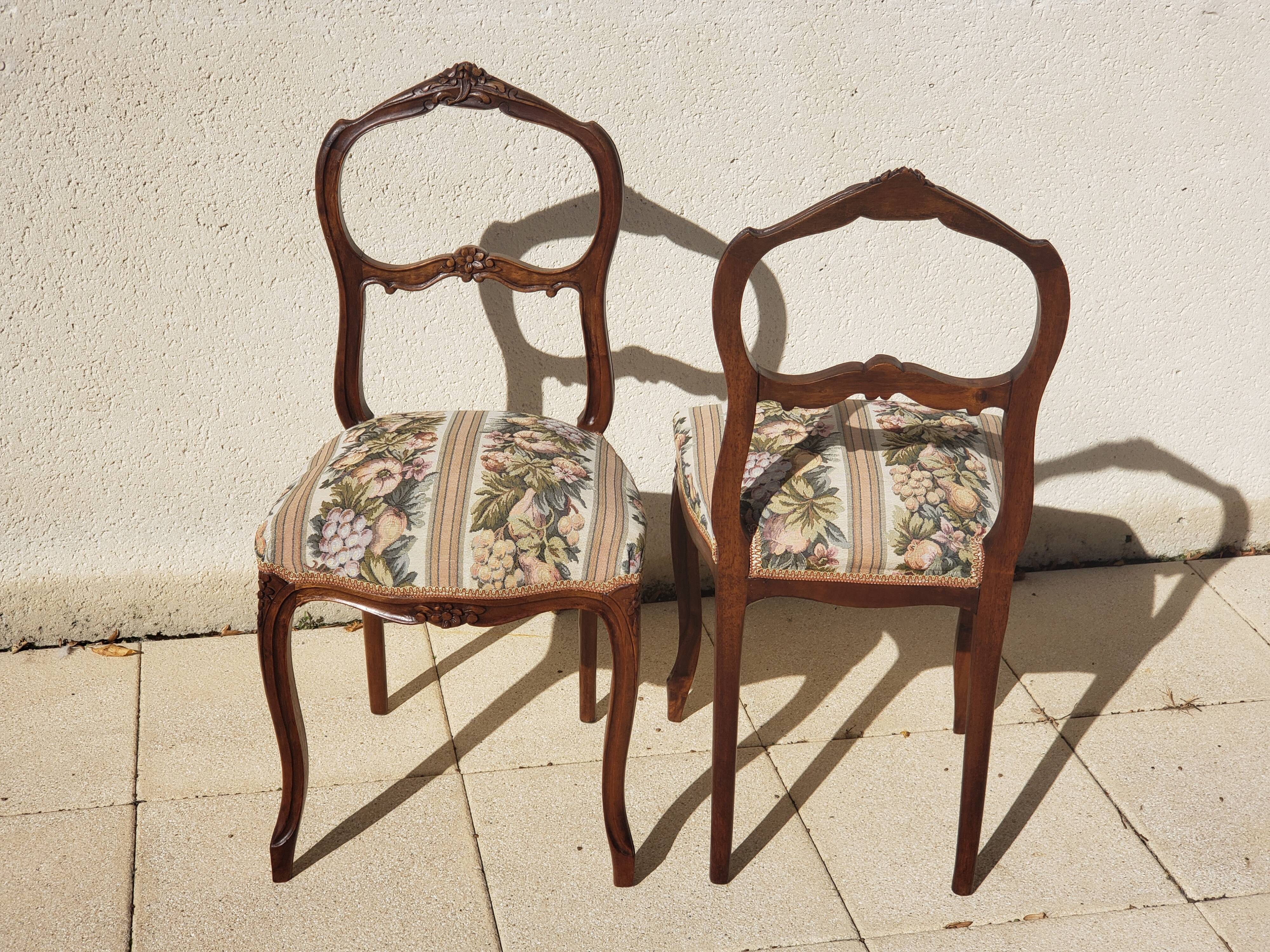 2 Chaises anciennes style Louis XV en noyer