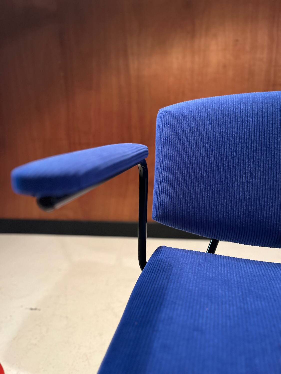 Fauteuil vintage entièrement rénové ,vers 1950