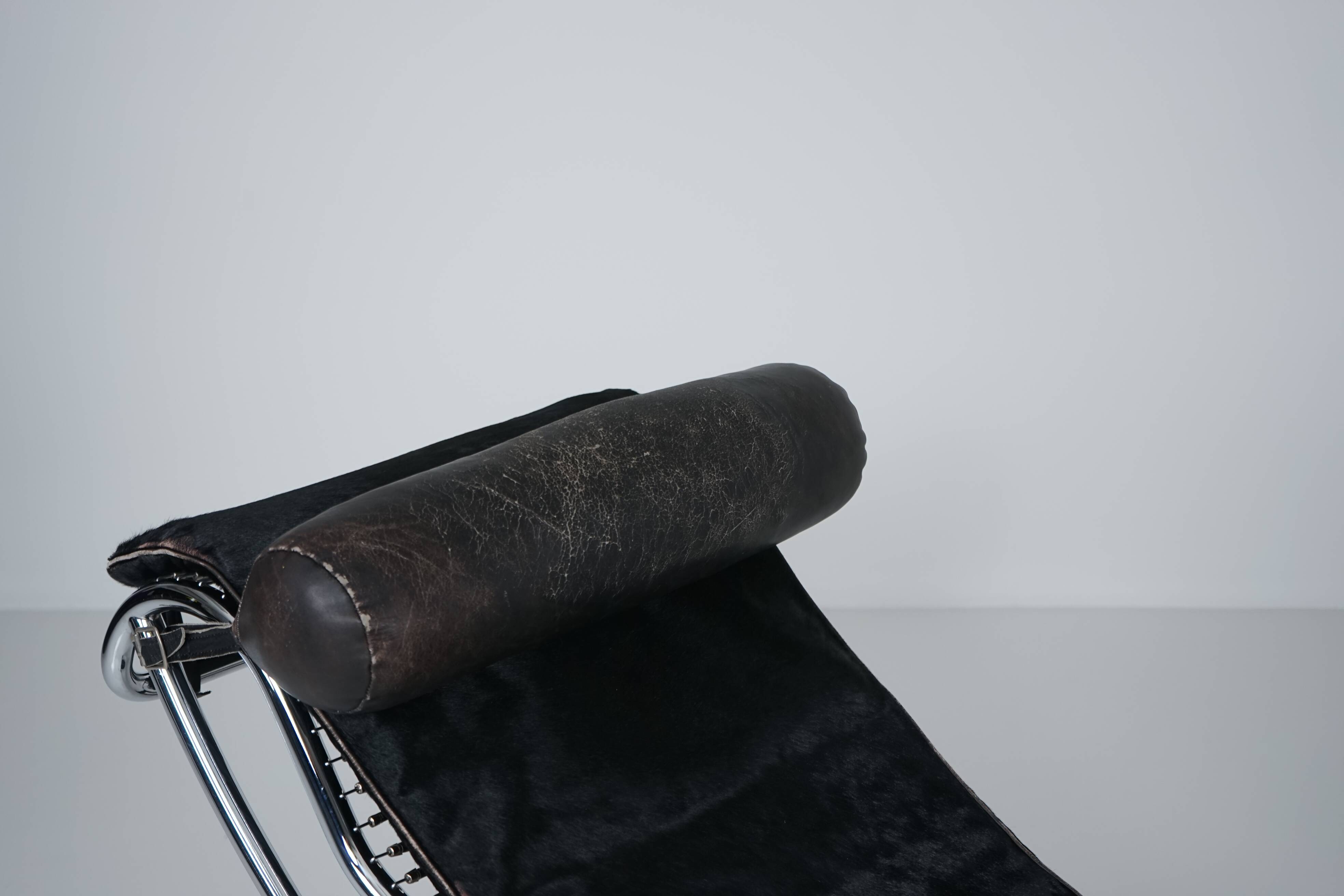 Black Fur LC4 Chaise Longue by Le Corbusier & Pierre Jeanneret for Cassina