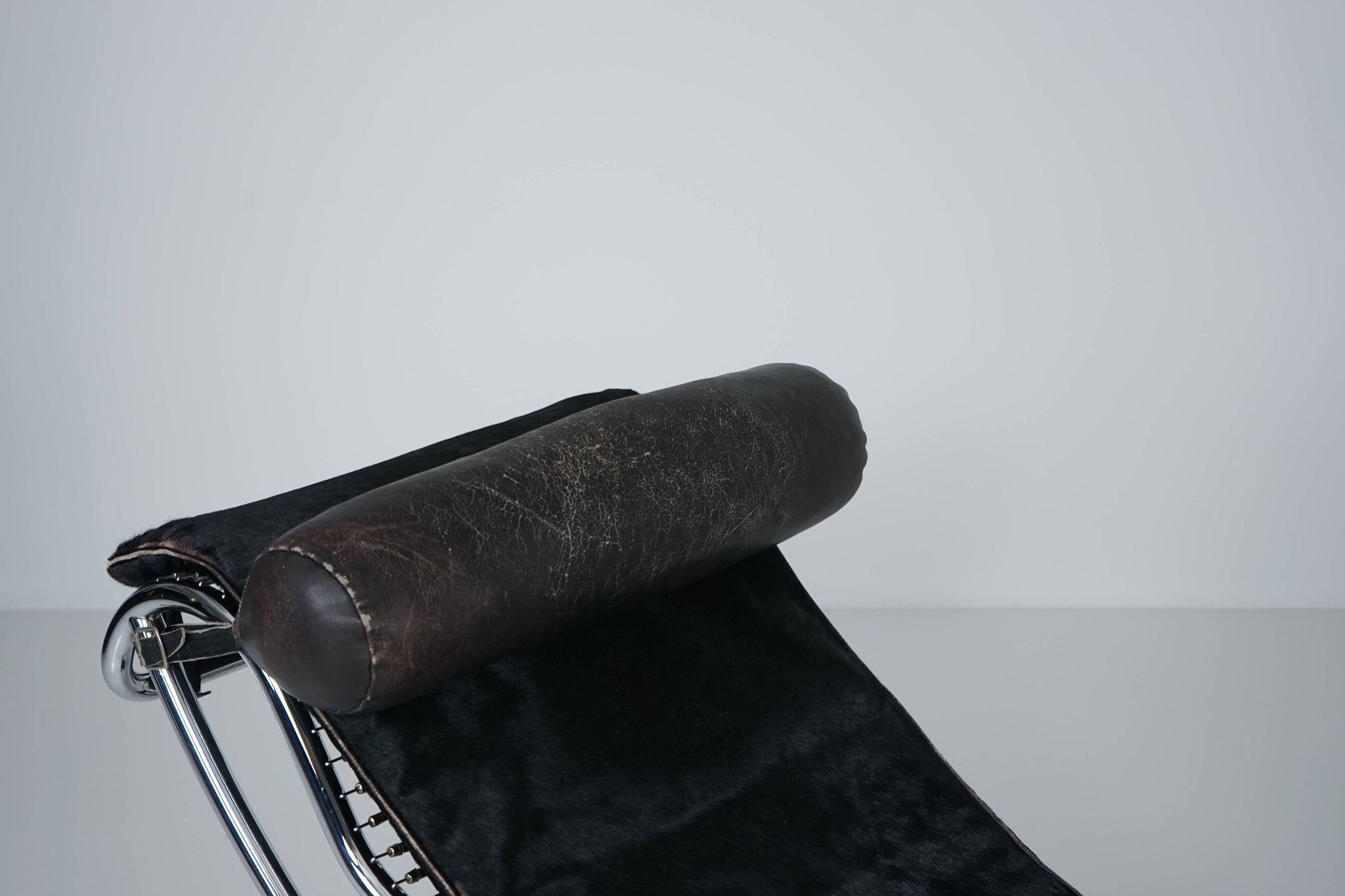 Black Fur LC4 Chaise Longue by Le Corbusier & Pierre Jeanneret for Cassina
