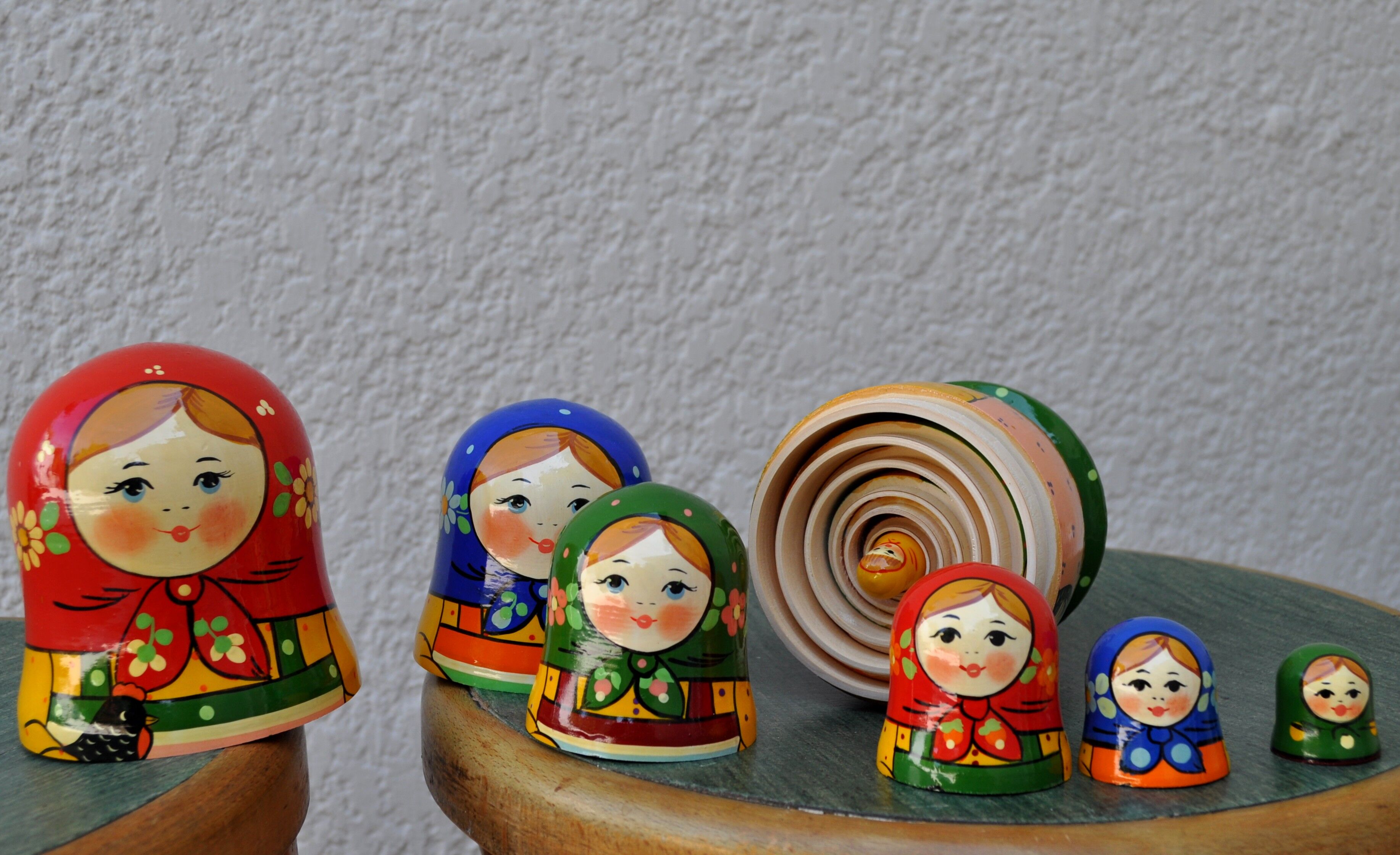 Matriochka giggle russian dolls
