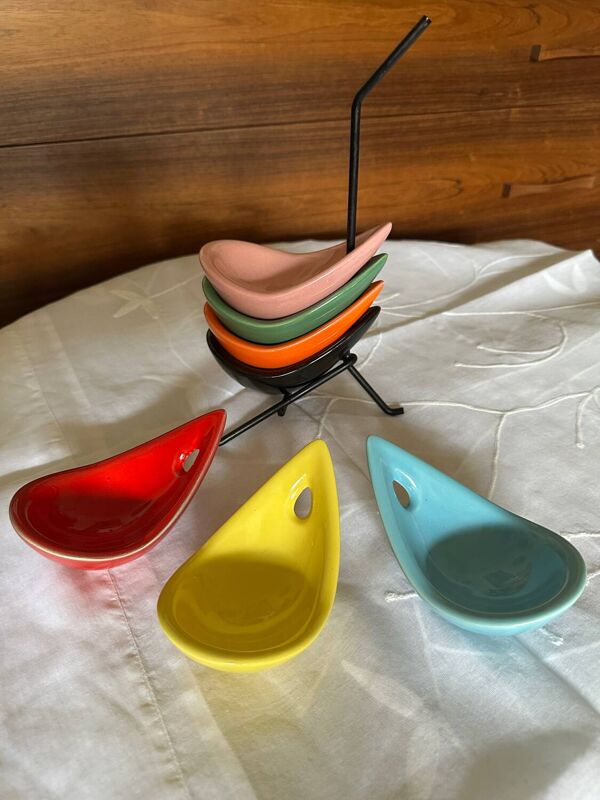 Set  Complet de  7 Coupelles Multicolores en Céramique vintage