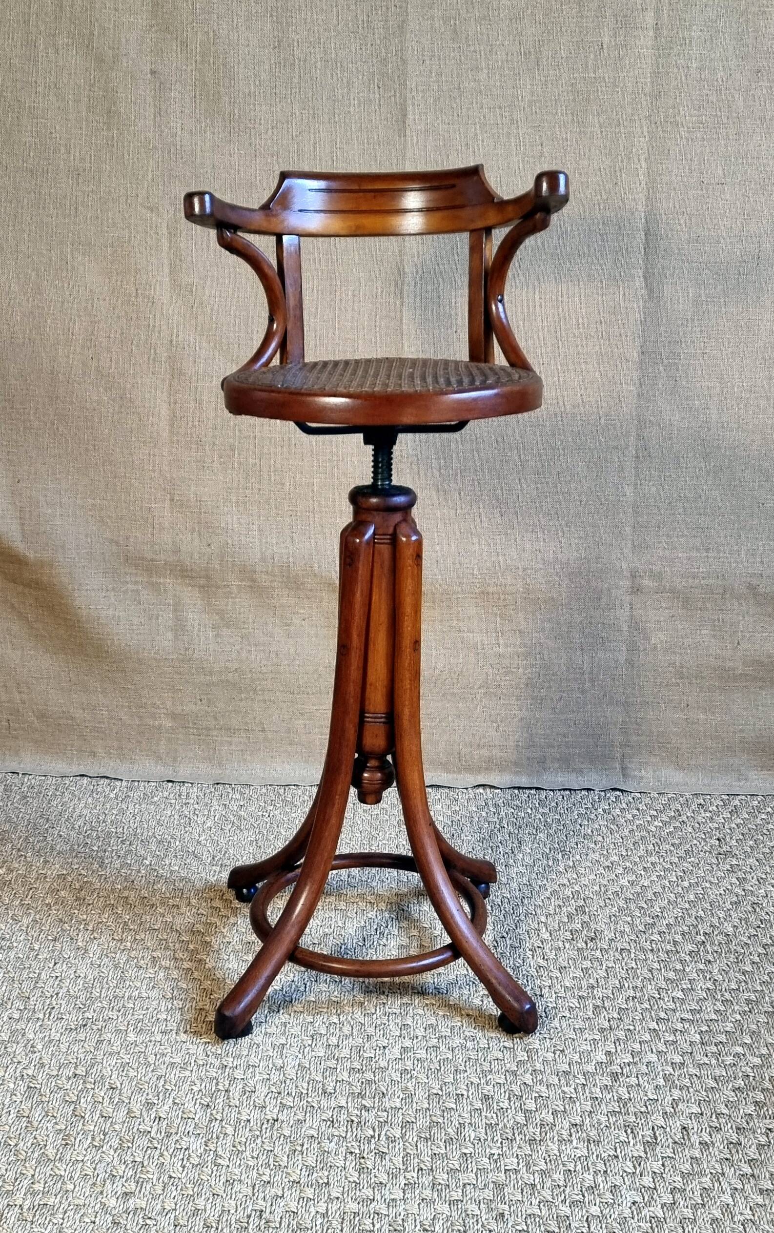 Baumann children's hairdresser's chair, rotating screw, 1920s