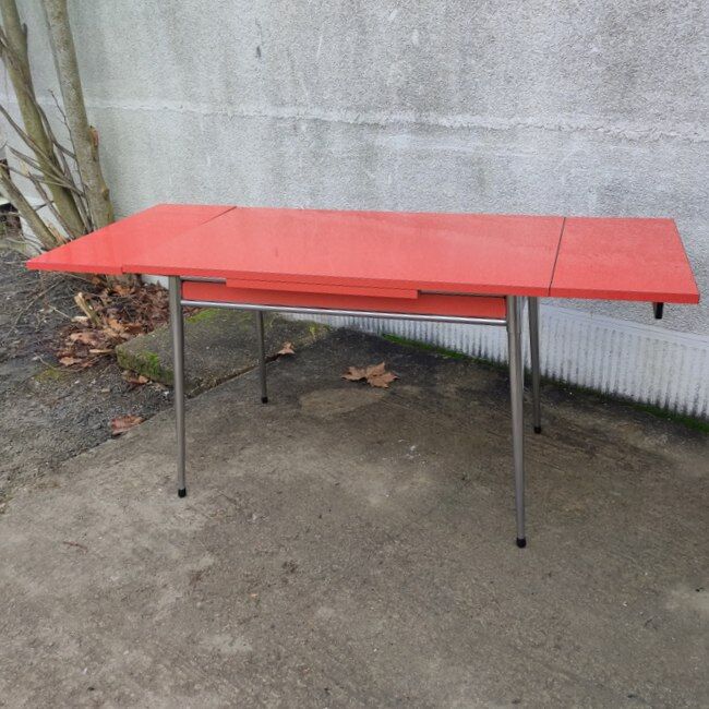 Formica table with extensions