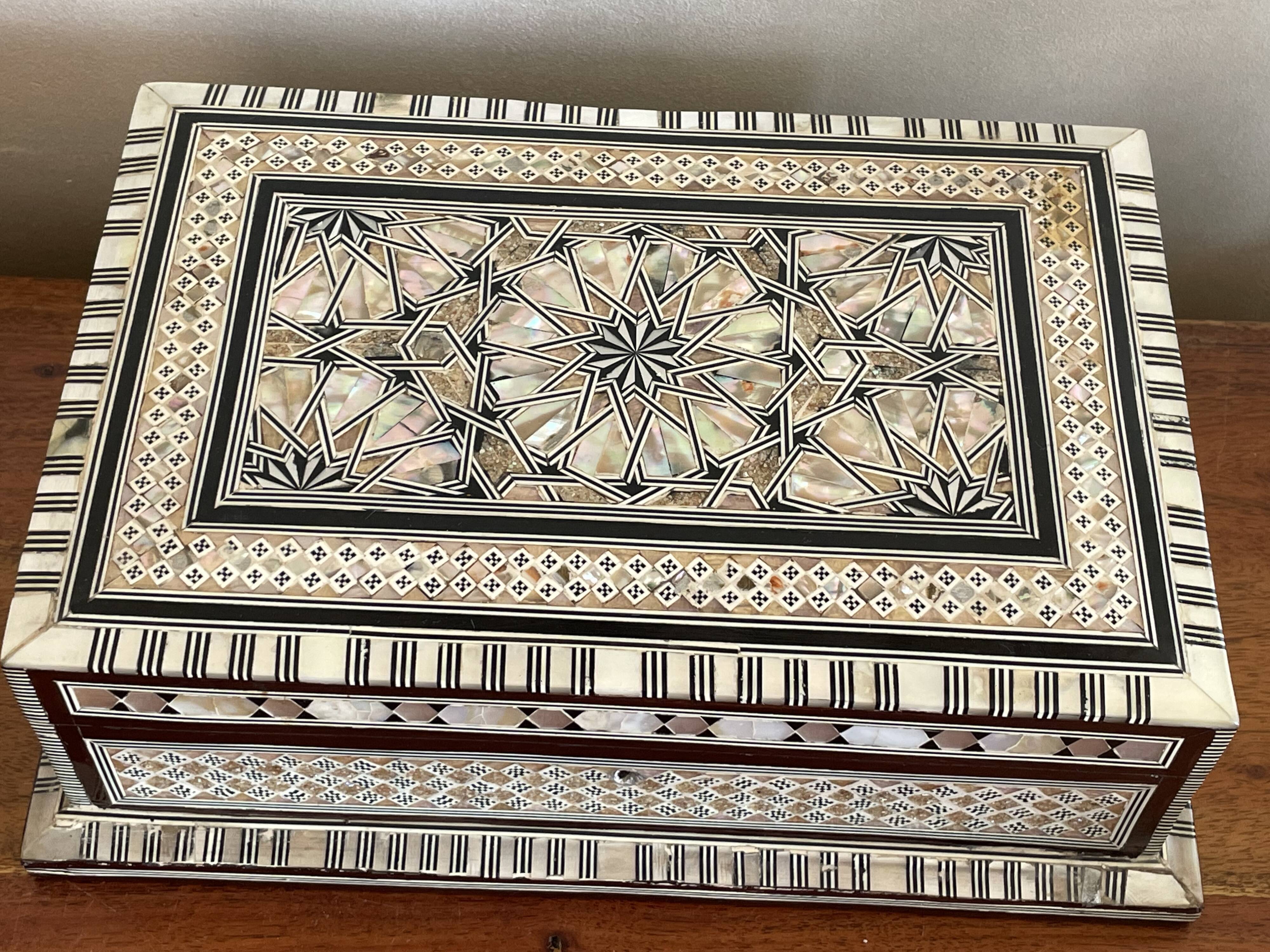 Coffret boîte à bijoux bois et nacre
