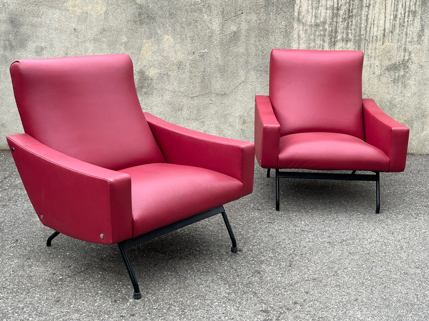 Pair of Gilbert Steiner design armchairs, Galion model, published by Steiner