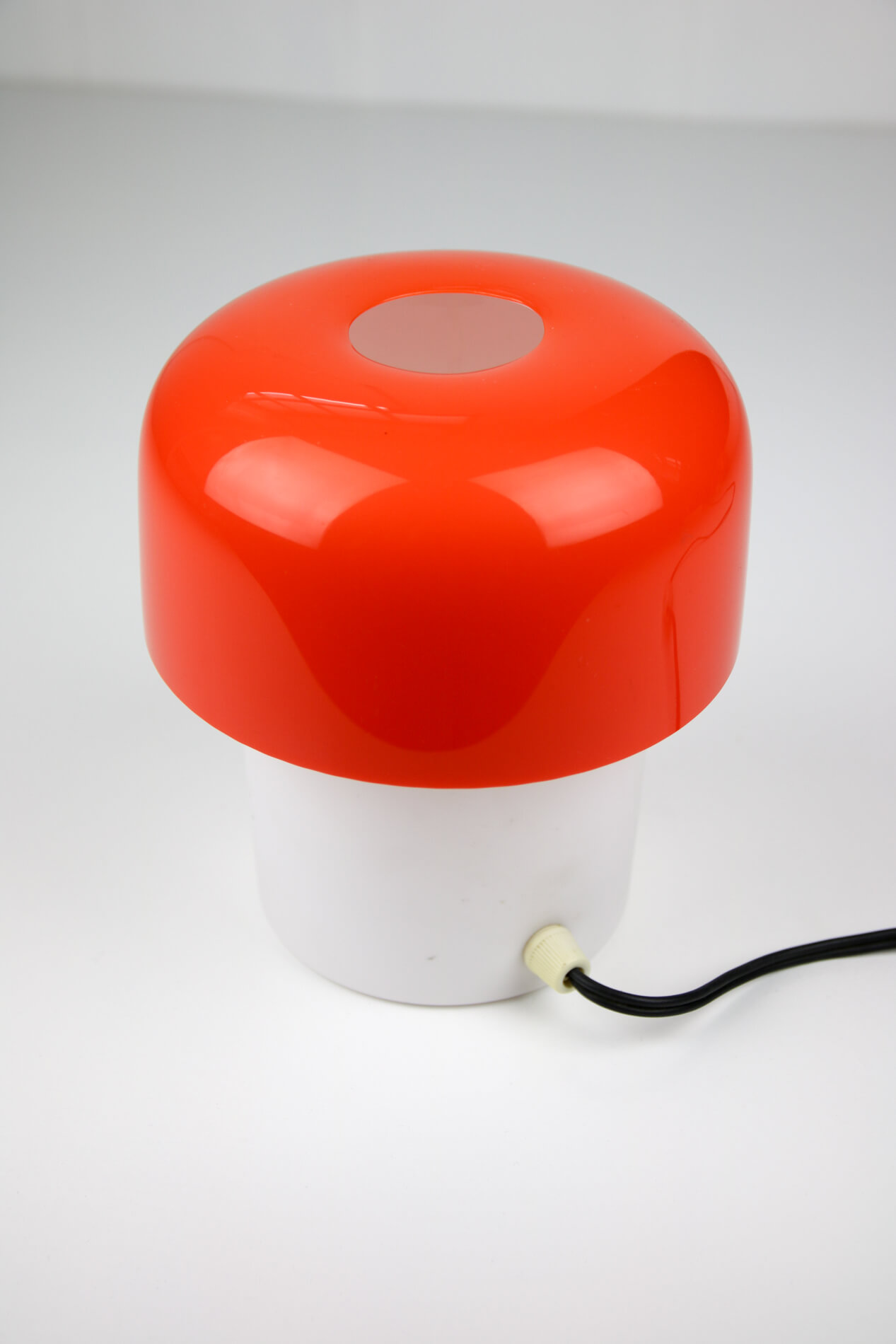 Vintage space age red table lamp from Luigi Massoni for Guzzini, 1970s