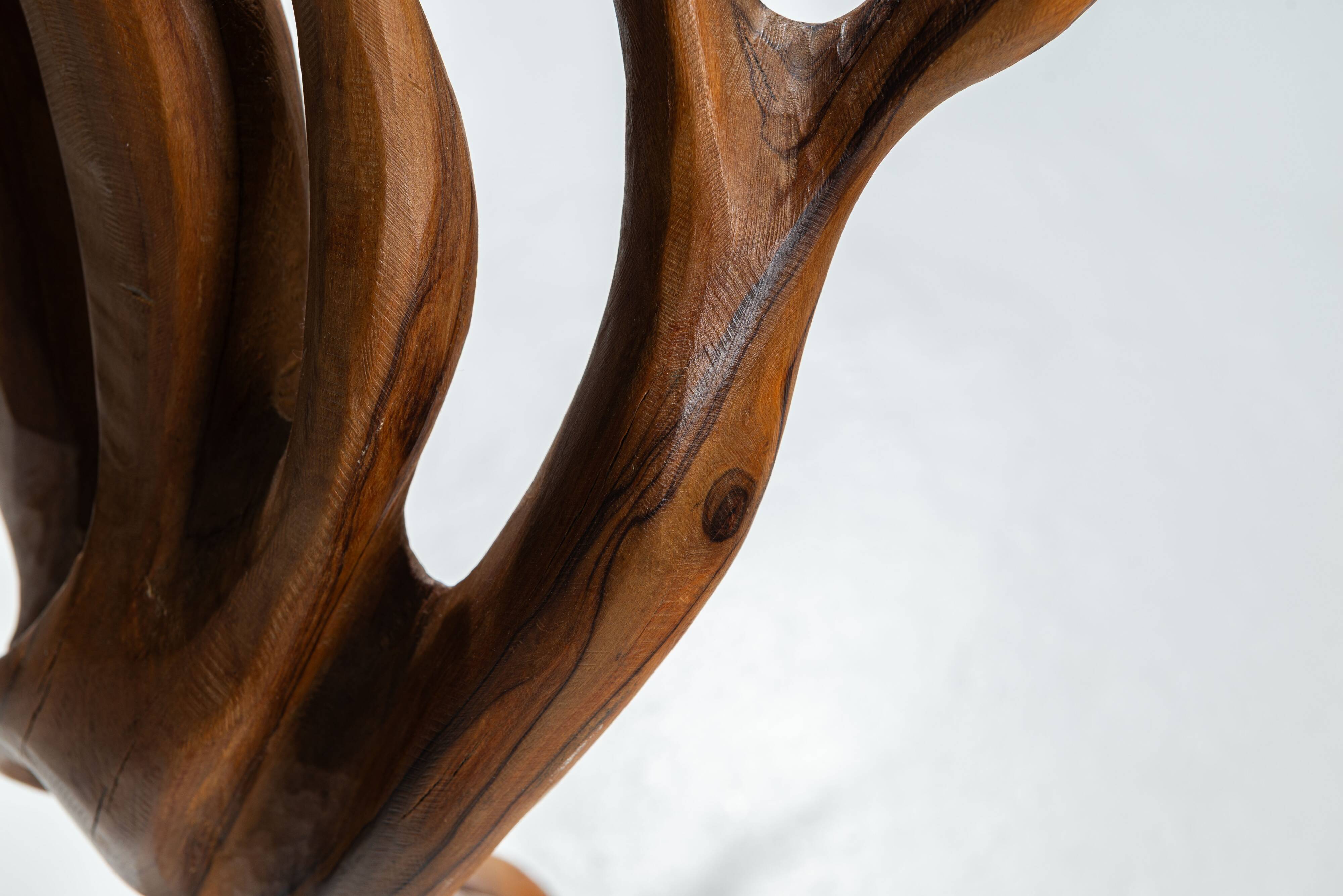 Handmade floorsculpture in burl wood