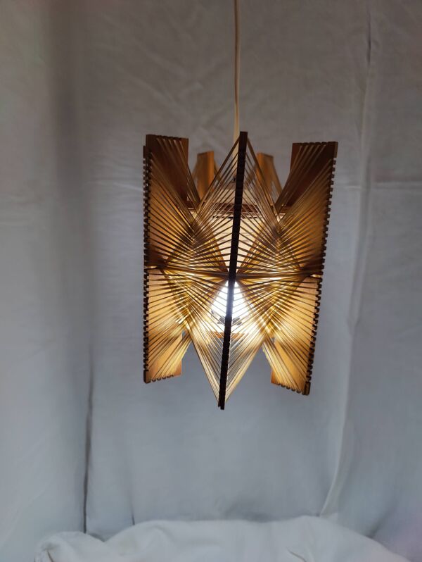 Suspension en fils tendus dans le goût de Paul Secon