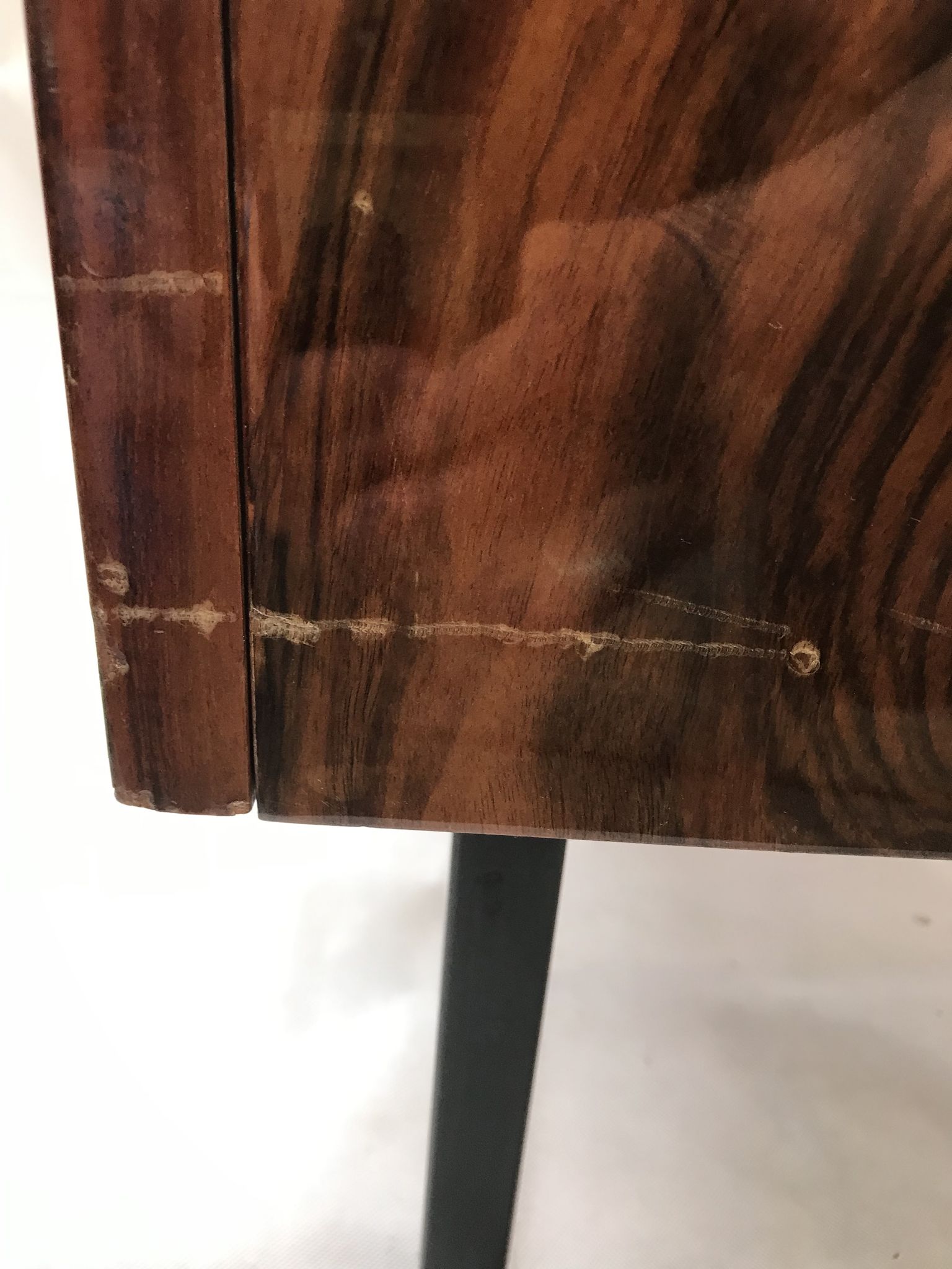 Lacquered 3-drawer chest with rosewood veneer.