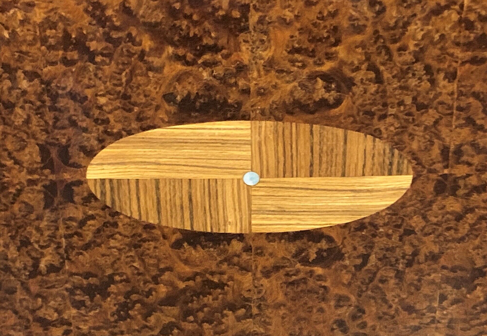 Art Deco period bed in marquetry of Loupe and Lemon tree around 1925