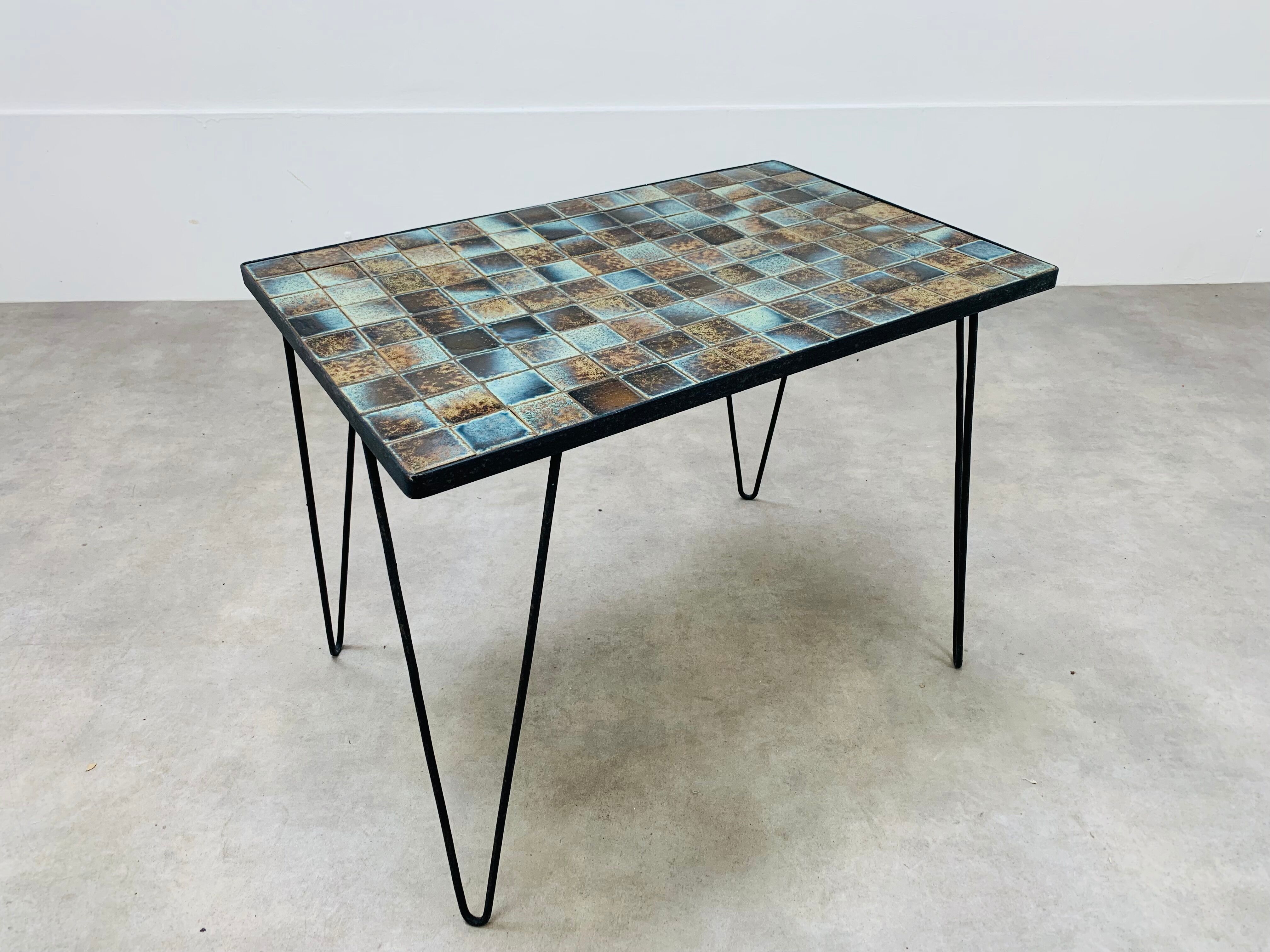 Ceramic side table 50s, pin legs, blue