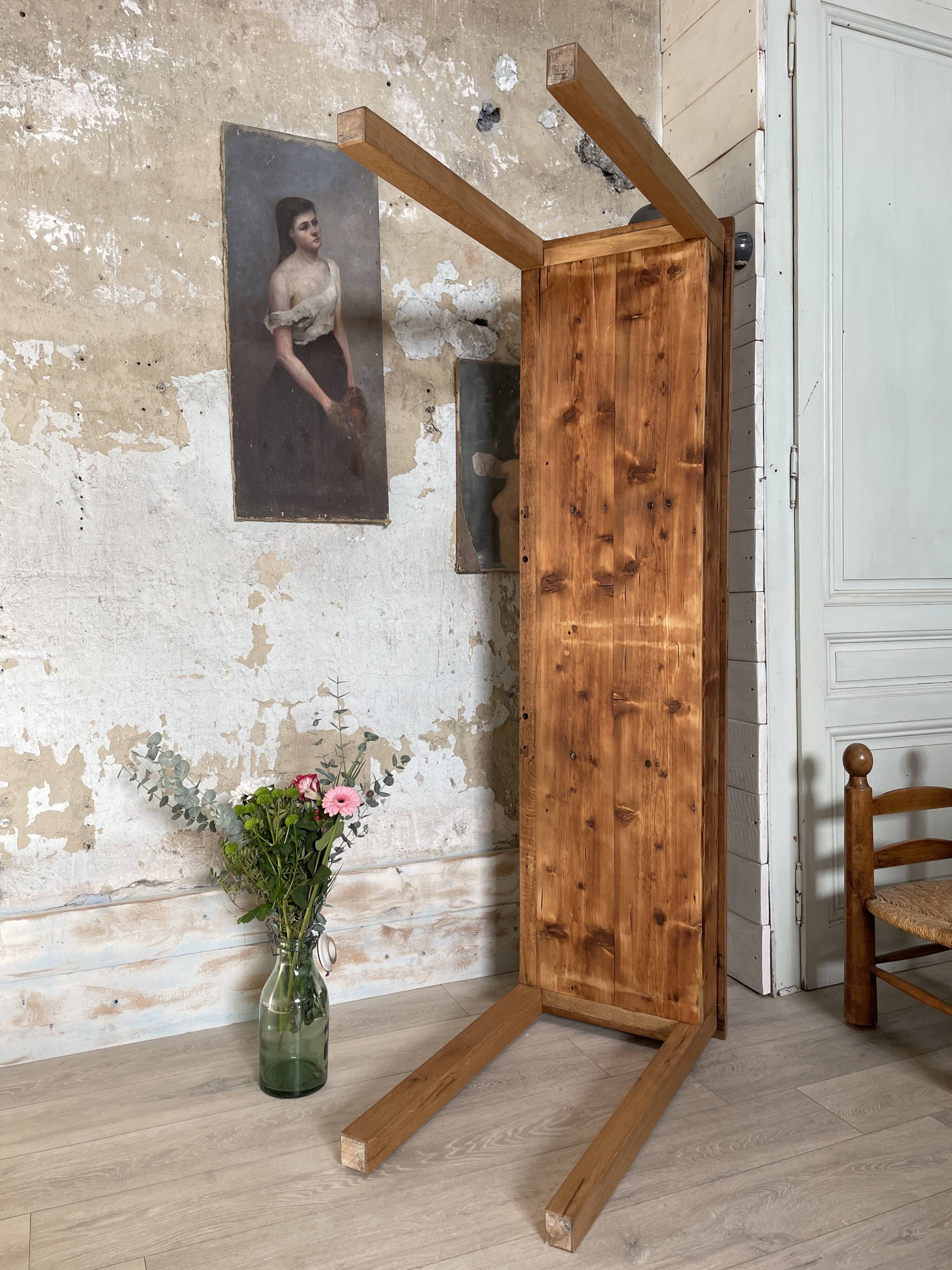 Console service in solid oak, circa 1900.