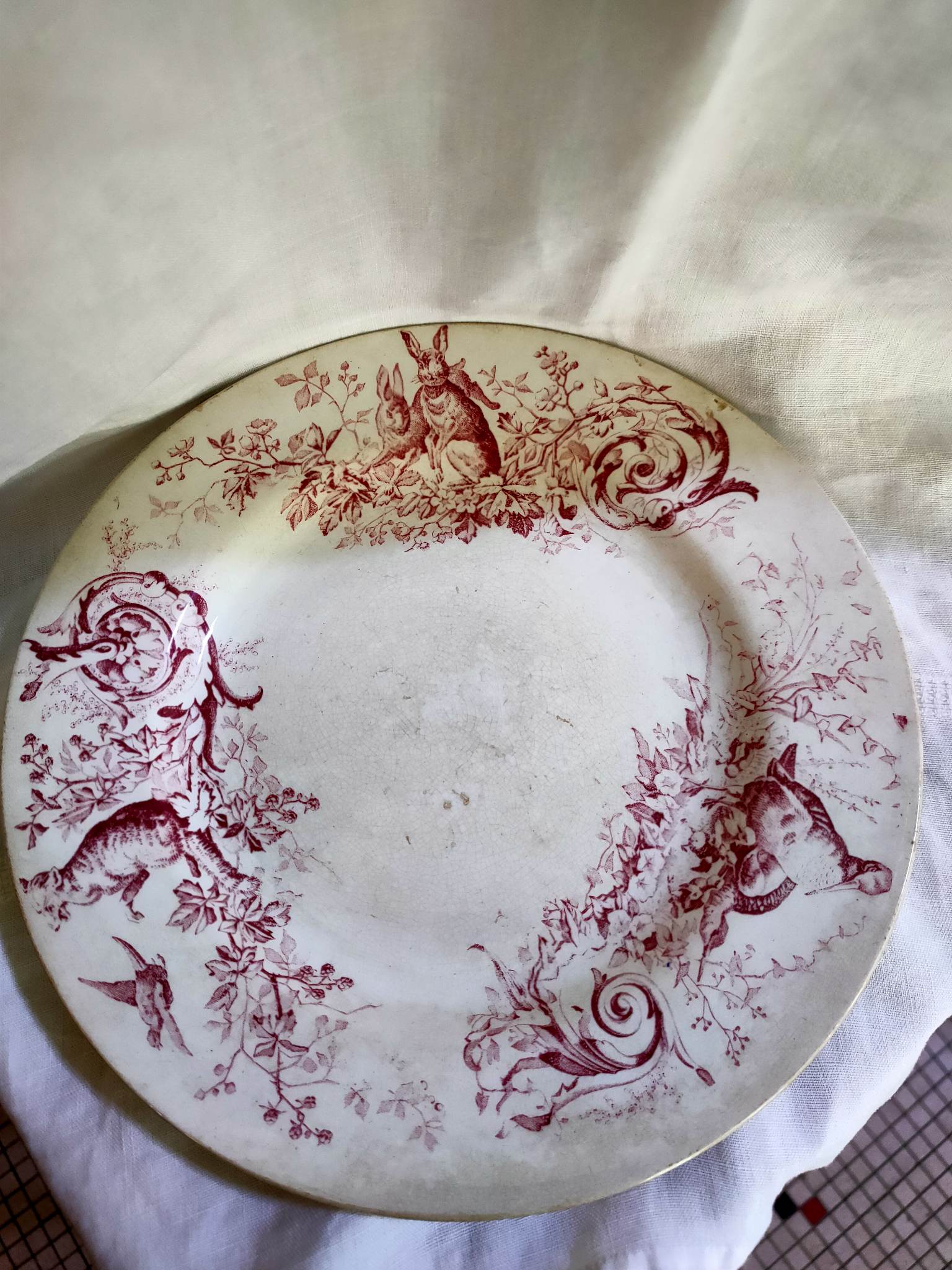 Assiette plate terre de fer faïence de Lunéville K/G
