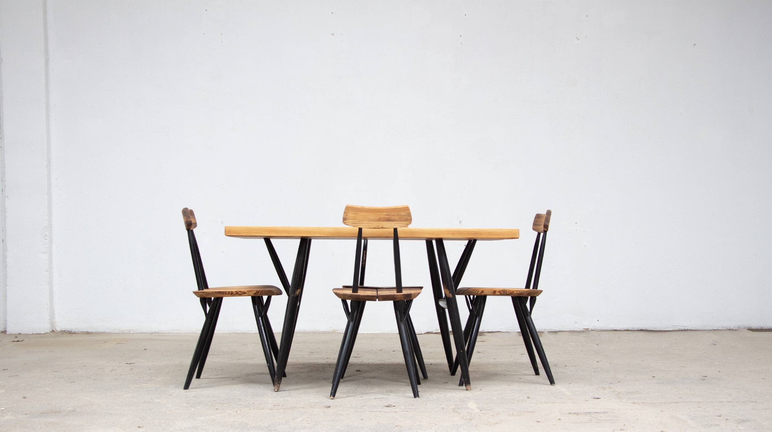 Pirrka table and chairs by Imari Tapiovaara for Laakan Puu