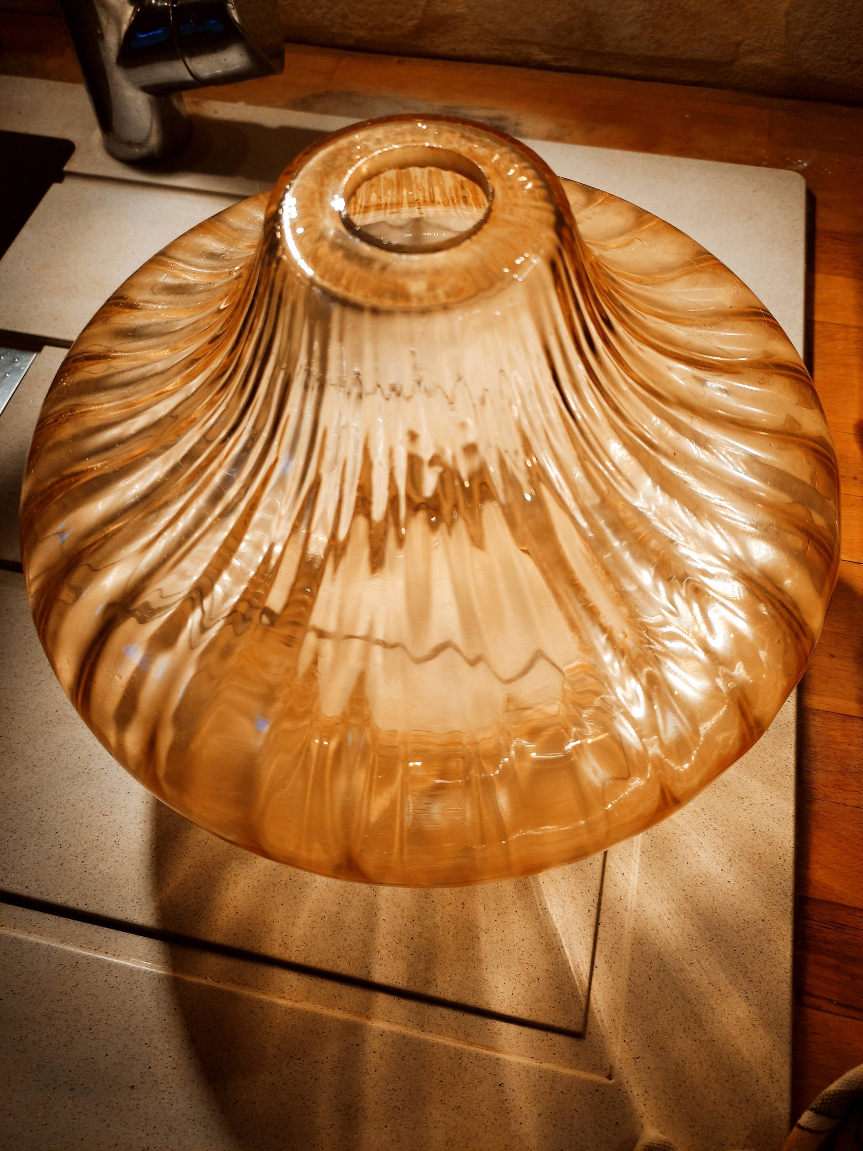 Amber glass suspension globe