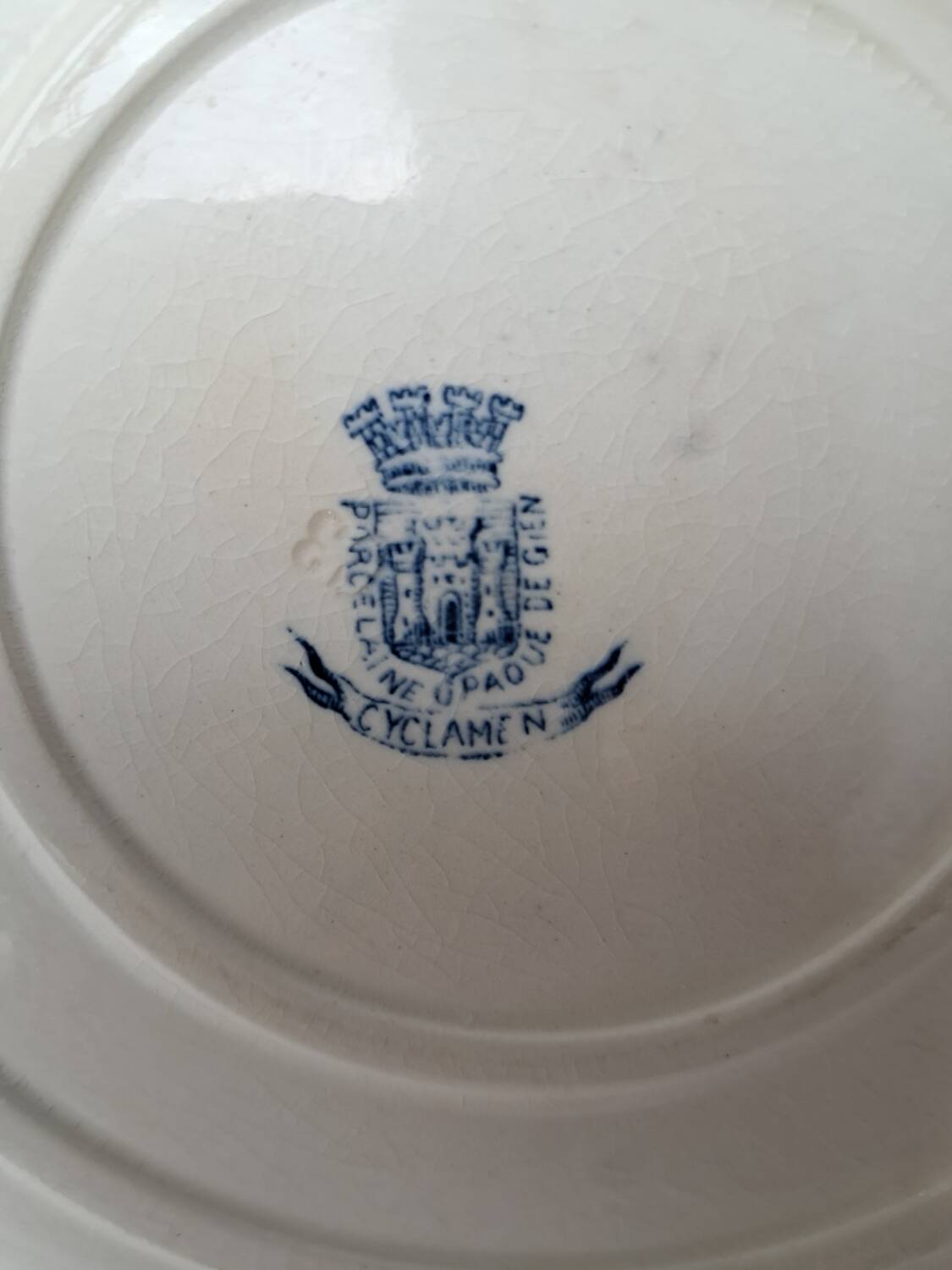 Round dish with cyclamen pattern, Gien porcelain