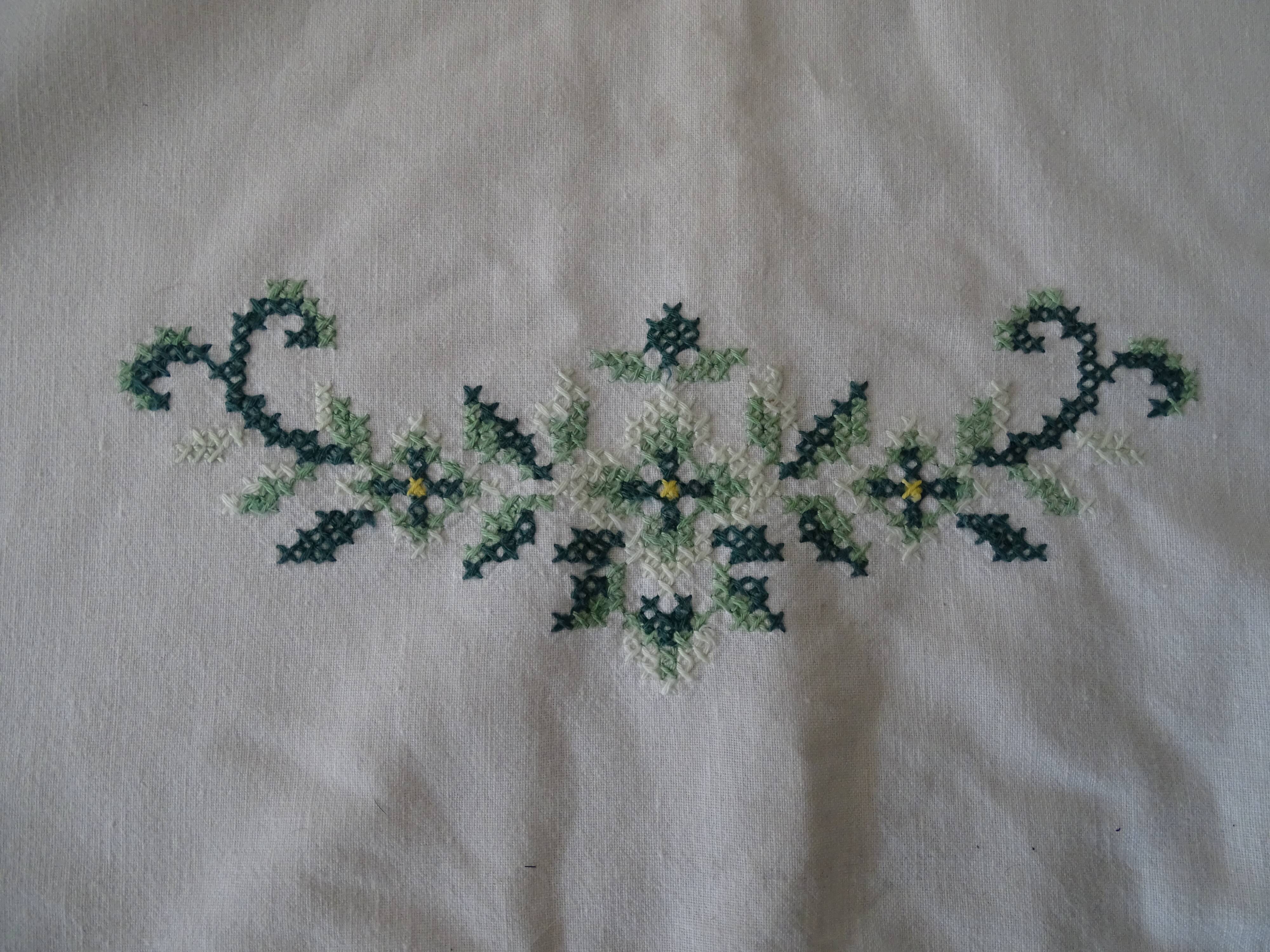 Round embroidered tablecloth 160 cm cotton