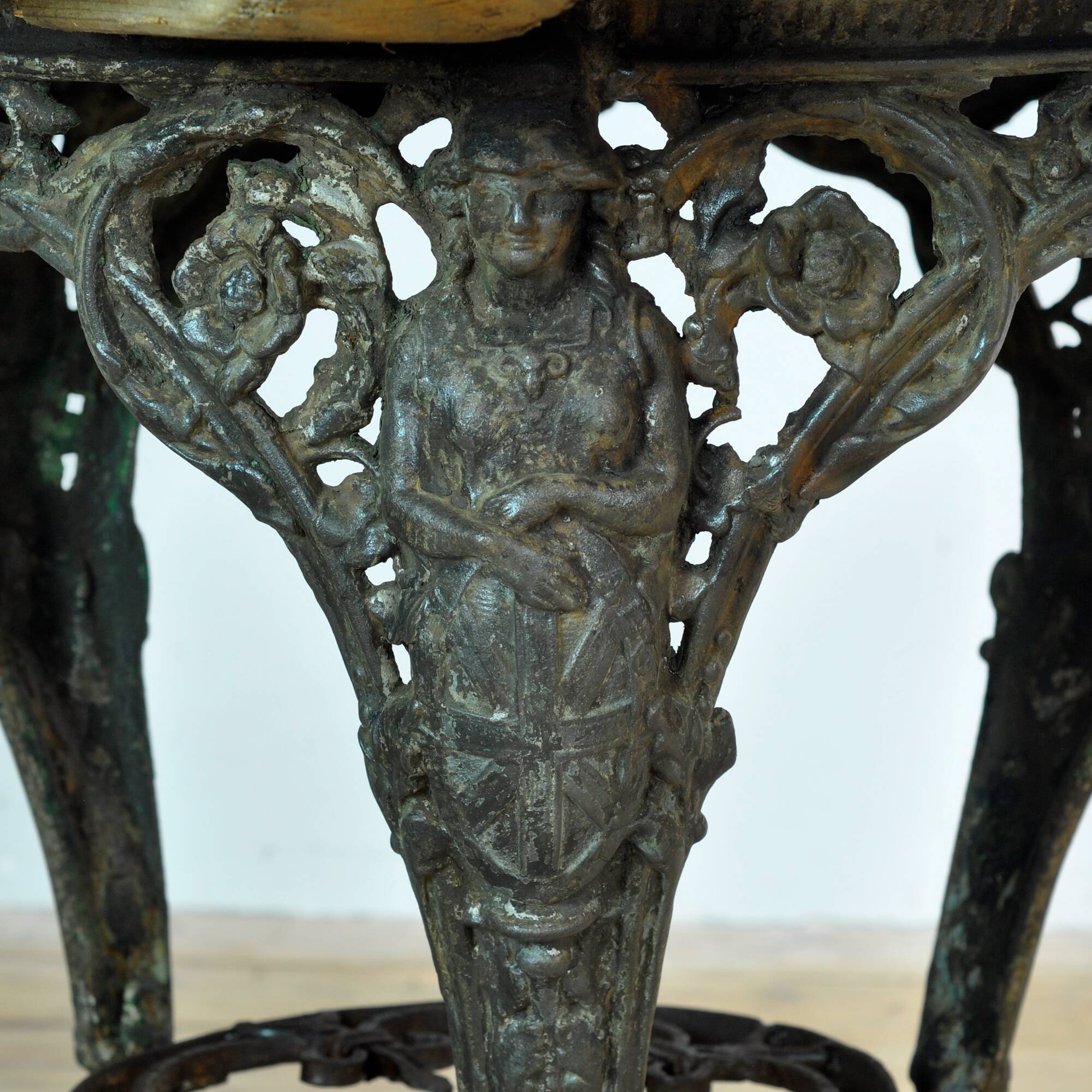 Cast iron garden table with pine top