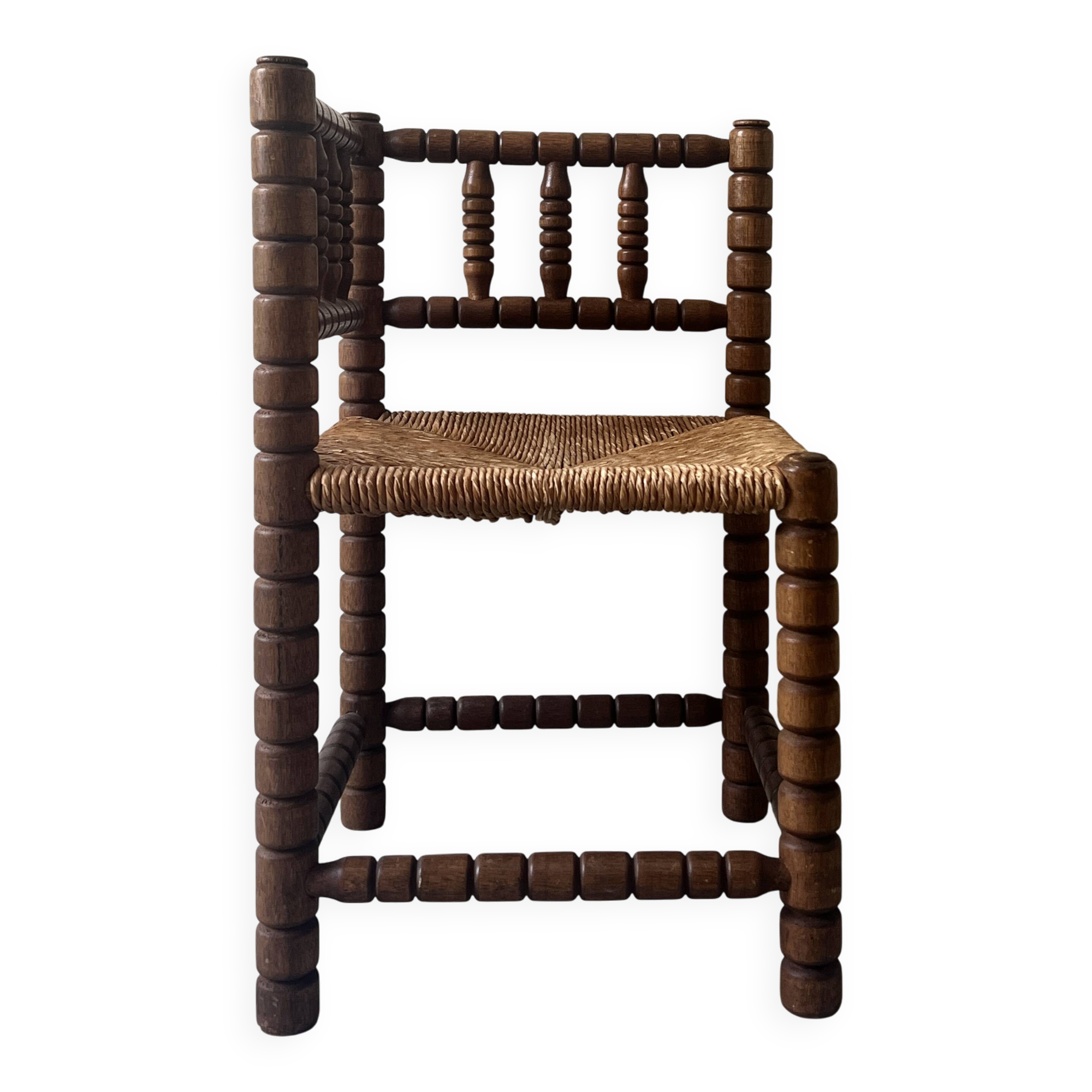 Corner straw chair "fireplace corner" in turned and beaded wood