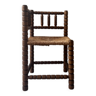 Corner straw chair "fireplace corner" in turned and beaded wood