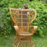 énorme fauteuil en rotin