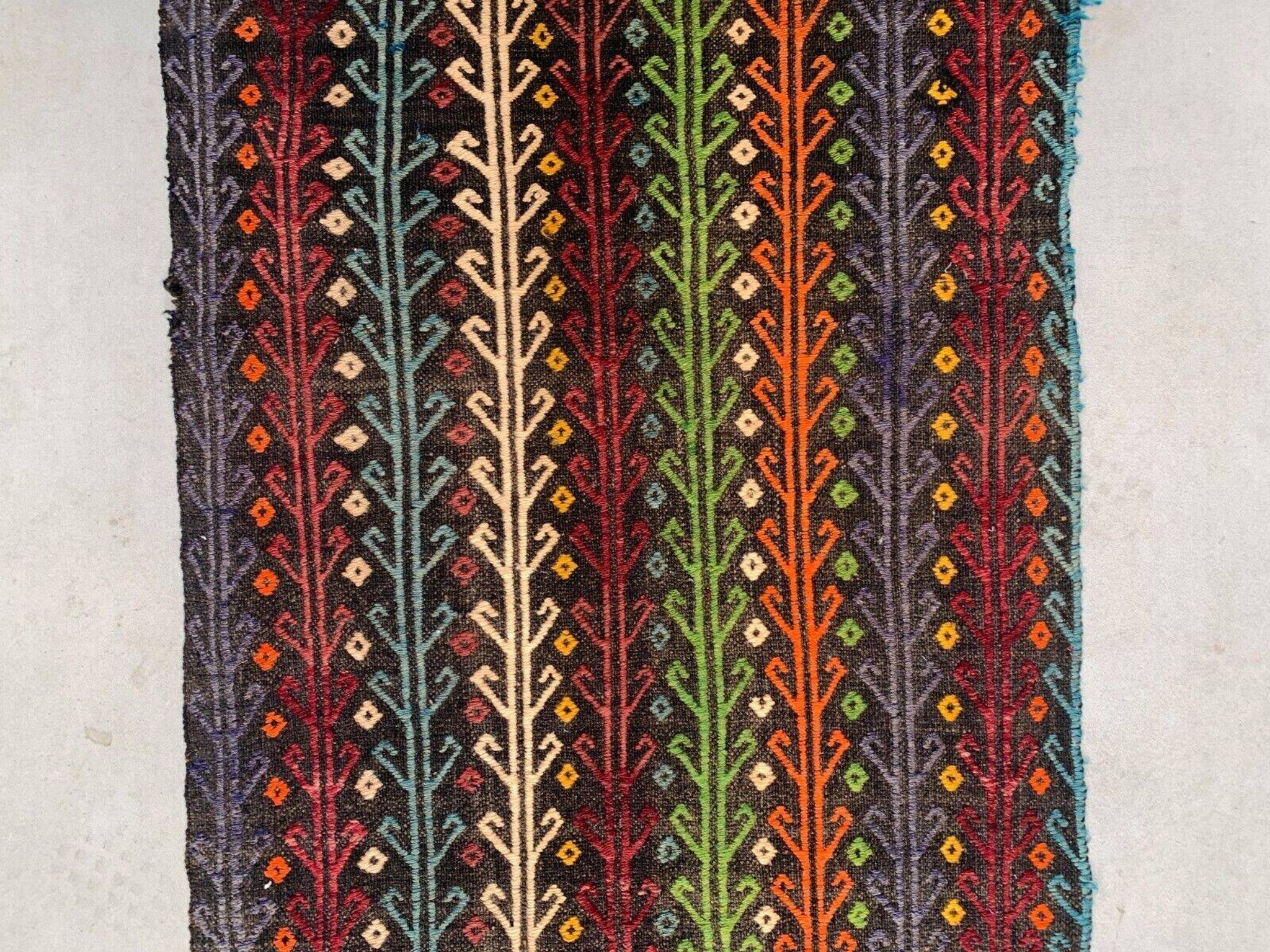Old Turkish kilim runner 377x77 cm, shabby, vintage kelim red black 2492