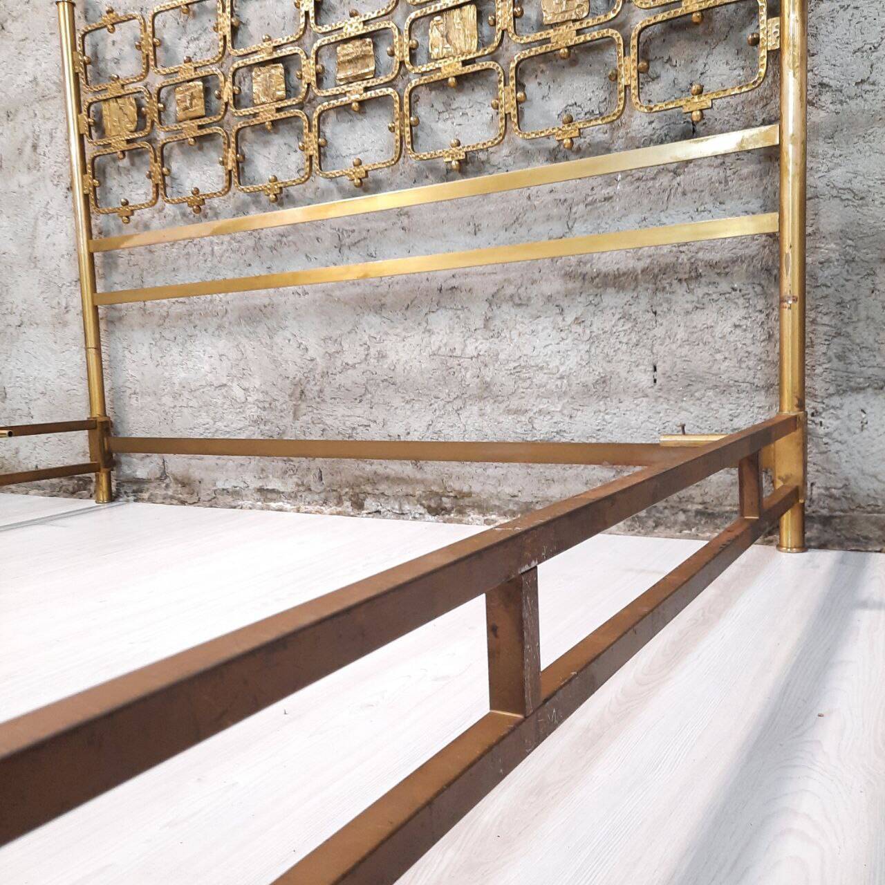 60s/70s bed design Luciano Frigerio in gilded brass