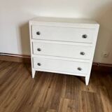 White chest of drawers
