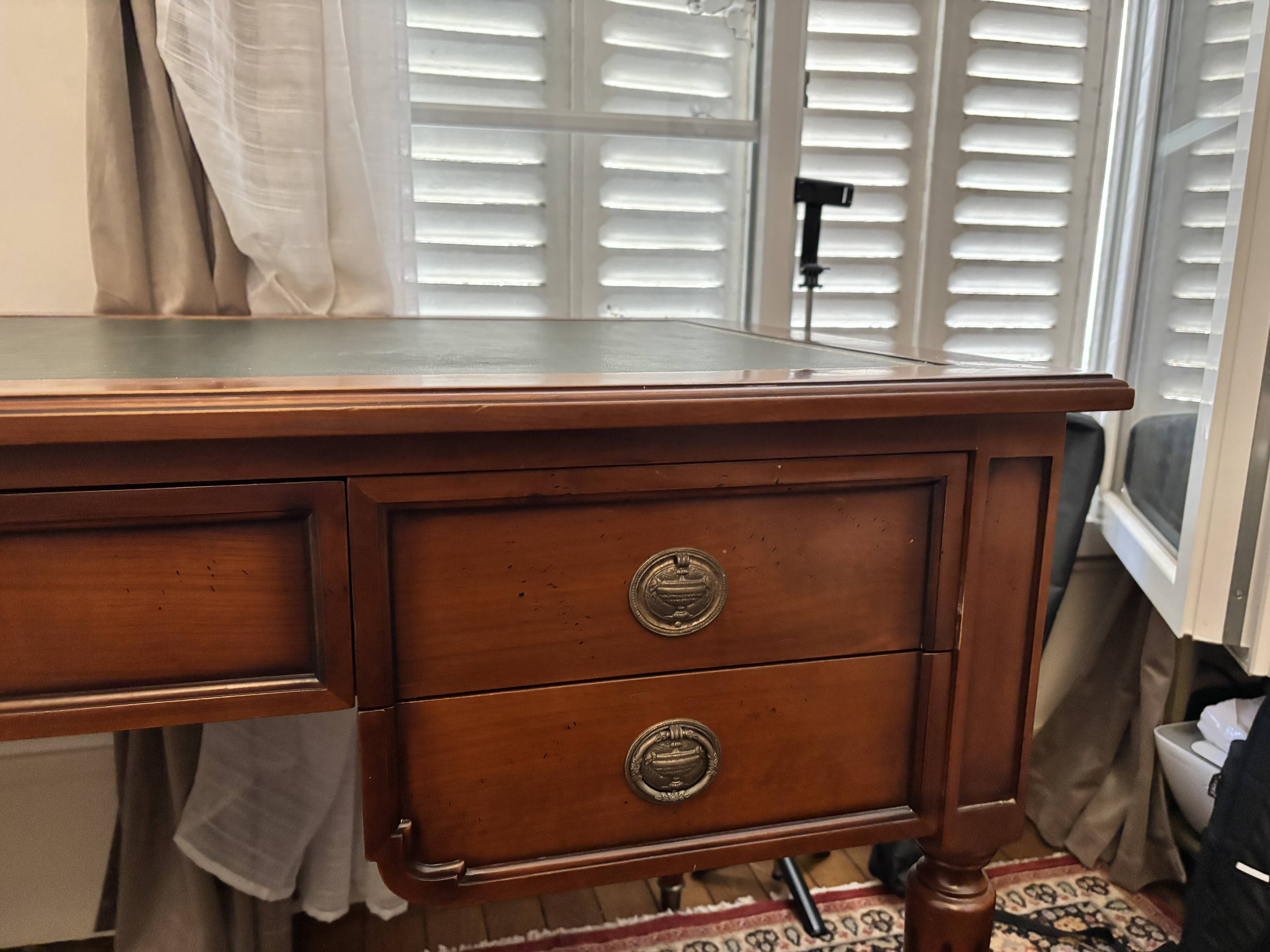 Louis XVI desk in wood and leather