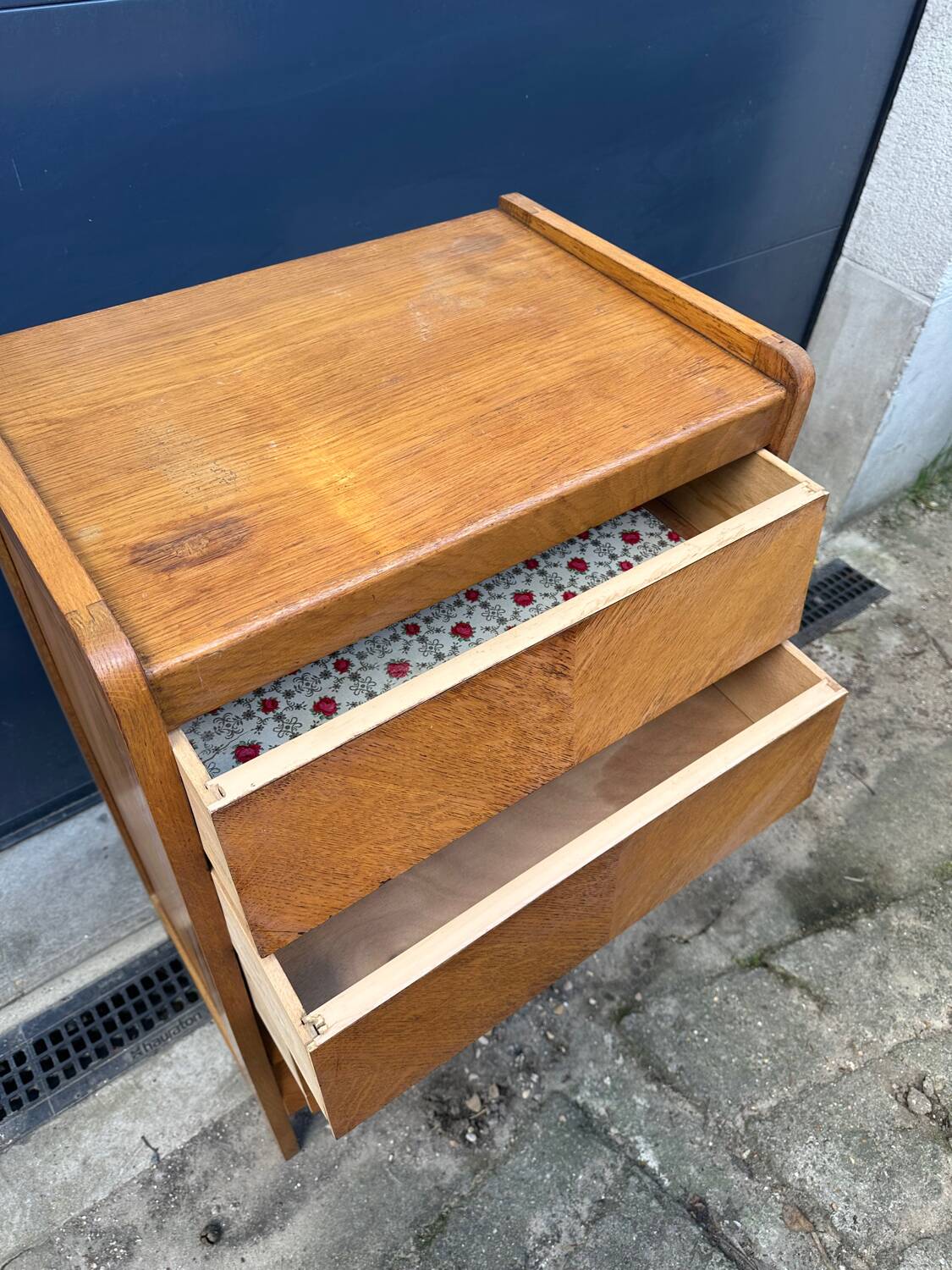 Antique chest of drawers